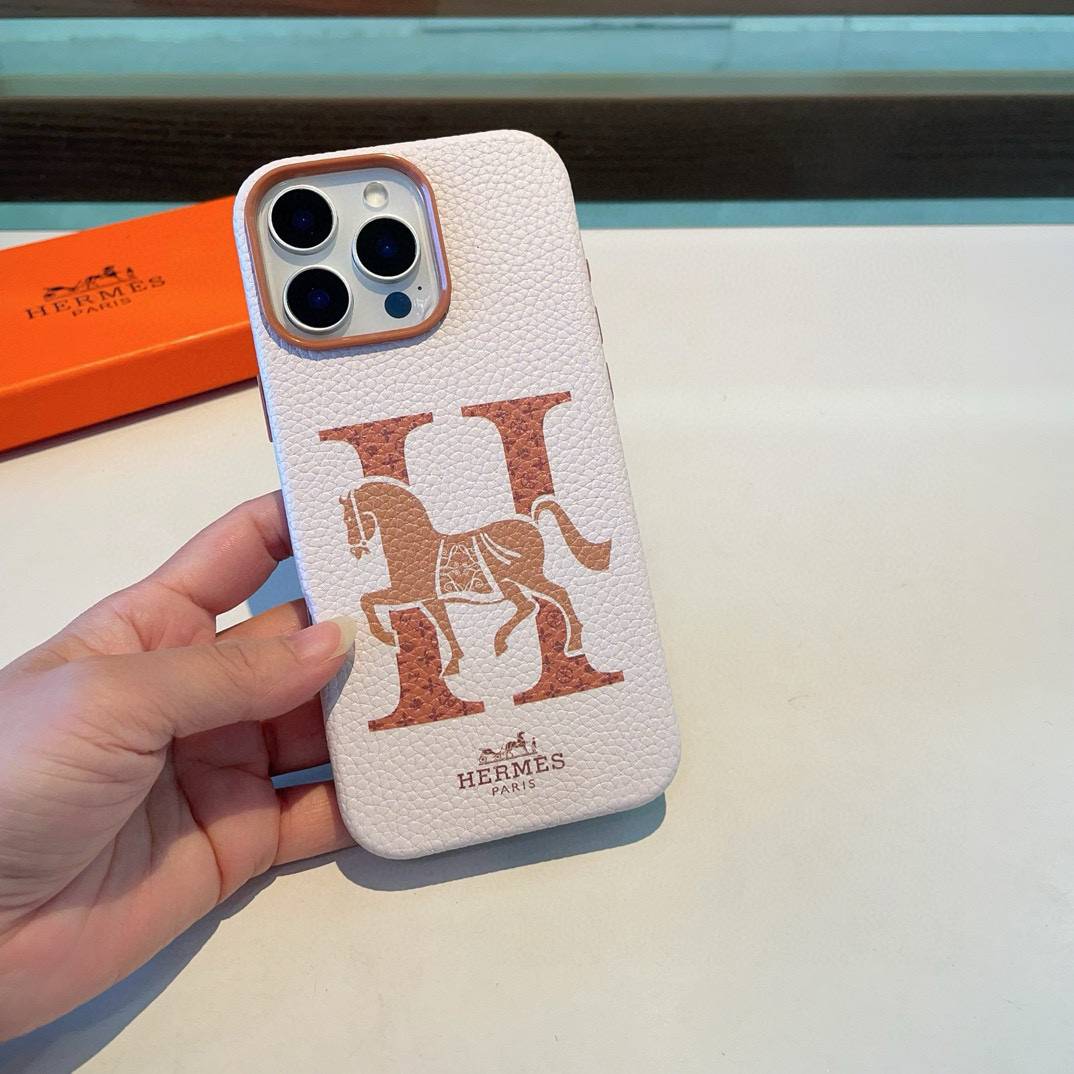 HERMES アイフォンケース スマホケース iPhone 18シリーズ対応 レディース ロゴ入り レザー調 - 画像 2