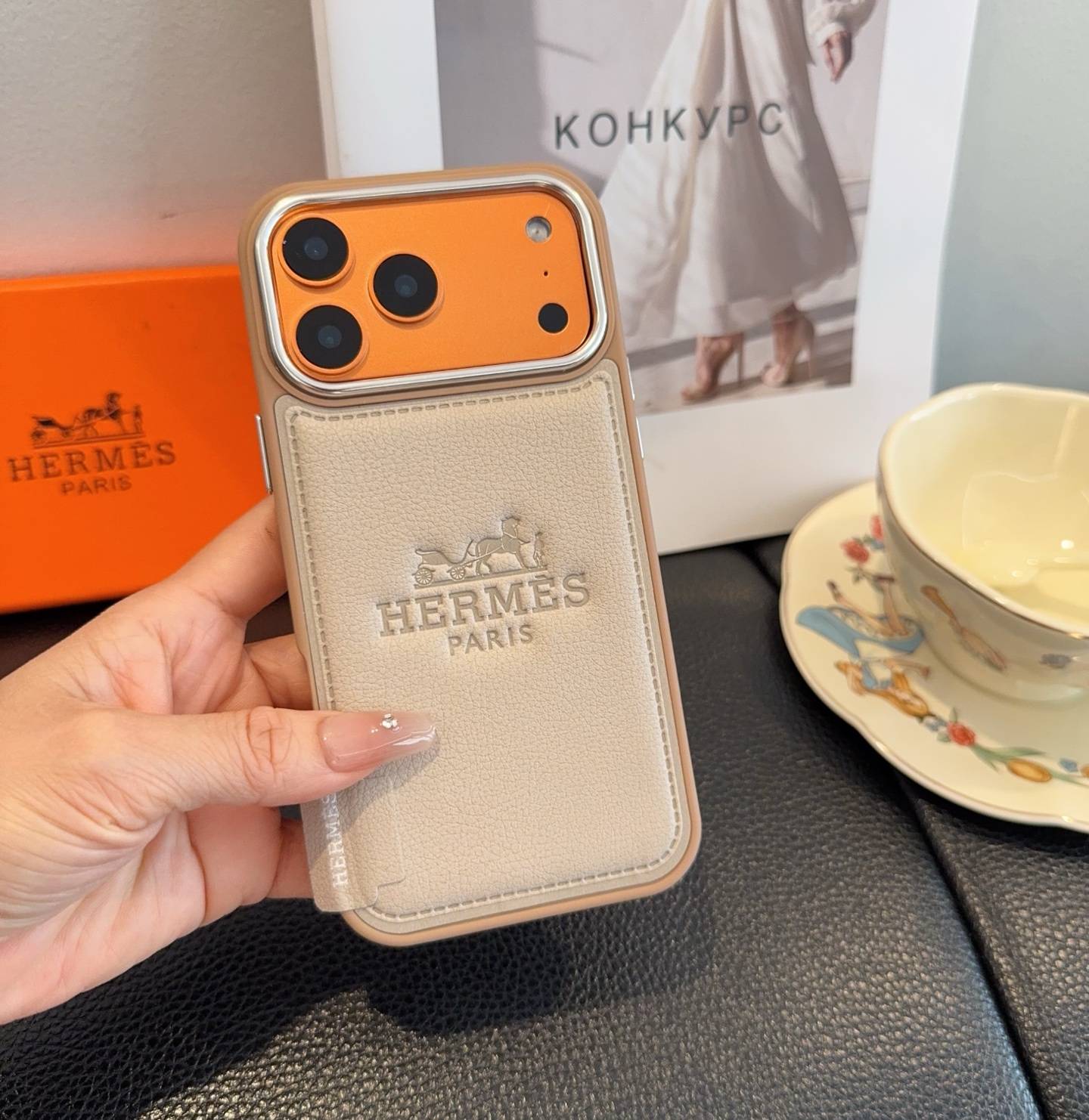 HERMES ルブタン iPhone 18シリーズ対応 iPhoneケース スマホケース レディース ロゴ入り カード収納付き オレンジ ベージュ - 画像 3