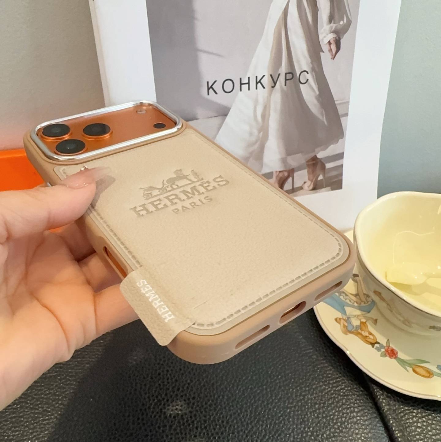HERMES ルブタン iPhone 18シリーズ対応 iPhoneケース スマホケース レディース ロゴ入り カード収納付き オレンジ ベージュ - 画像 7