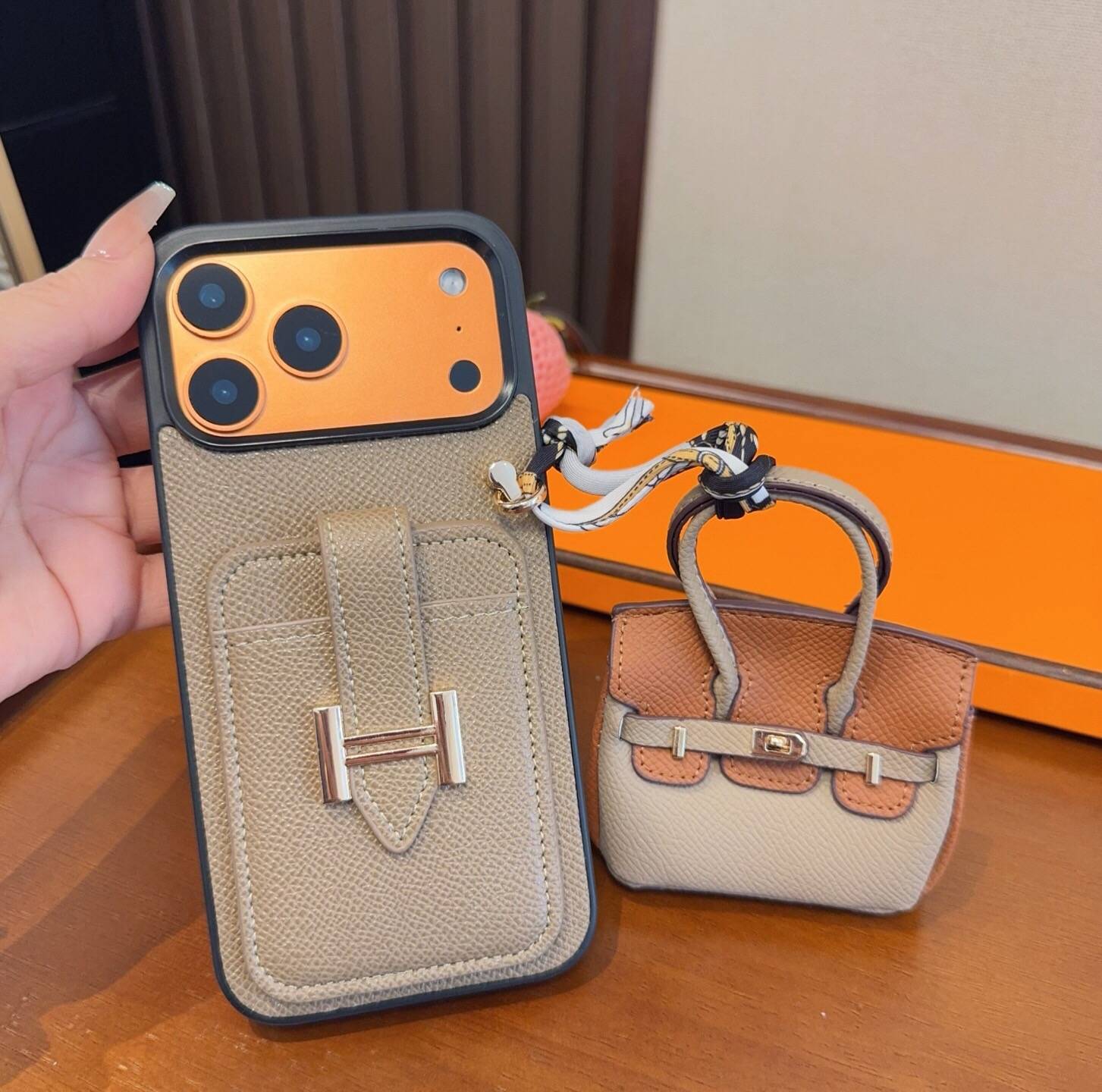 Hermes エルメス iPhone 18シリーズ対応 iPhoneケース スマホケース レディース ロゴ入り カード収納 - 画像 2