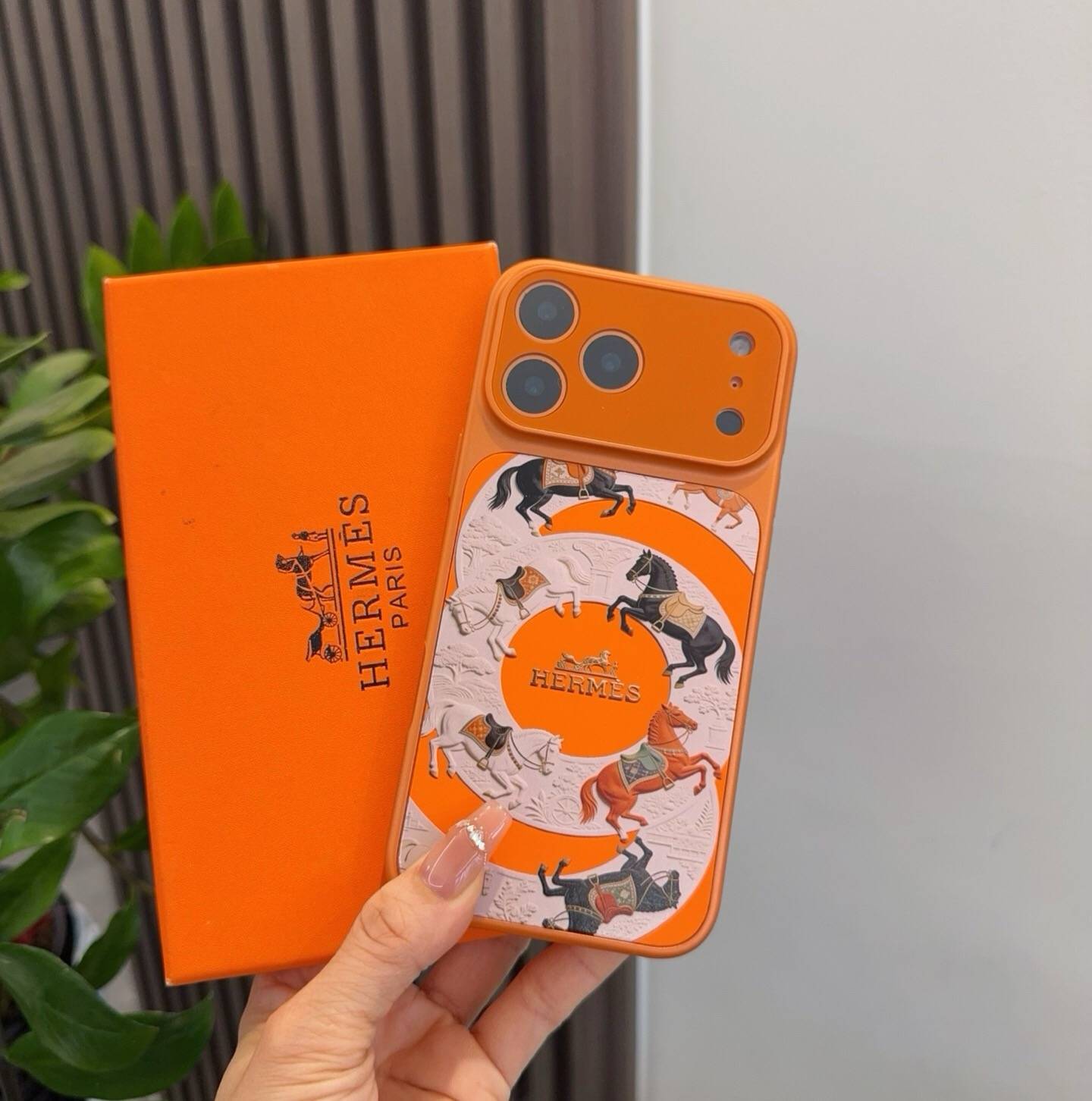 HERMES アイフォンケース スマホケース iPhone 18シリーズ対応 全機種対応 レディース ロゴ デザイン オレンジ