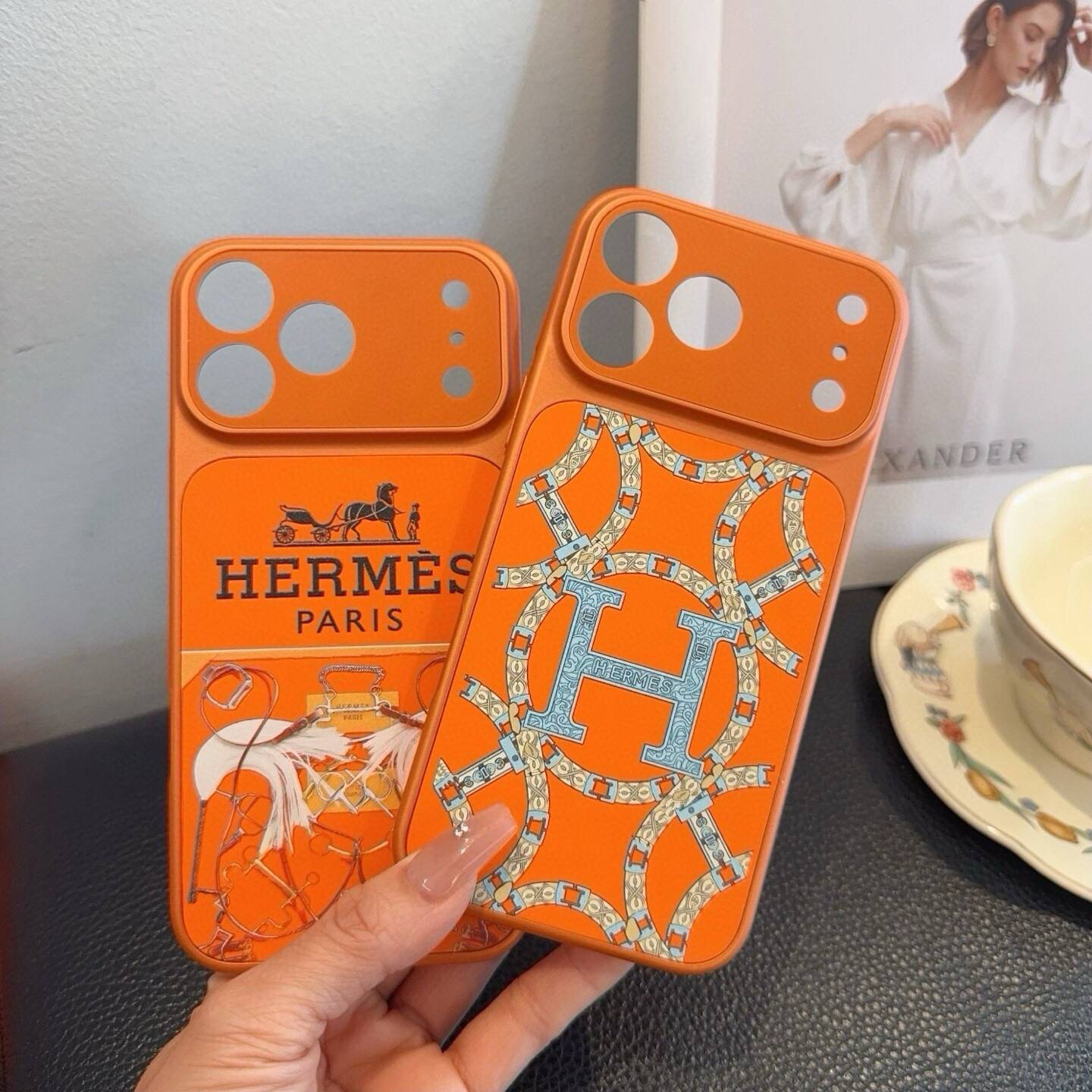 HERMES ラグジュアリー iPhone 18シリーズ対応 iPhoneケース スマホケース 全機種対応 レディース ロゴ レッド