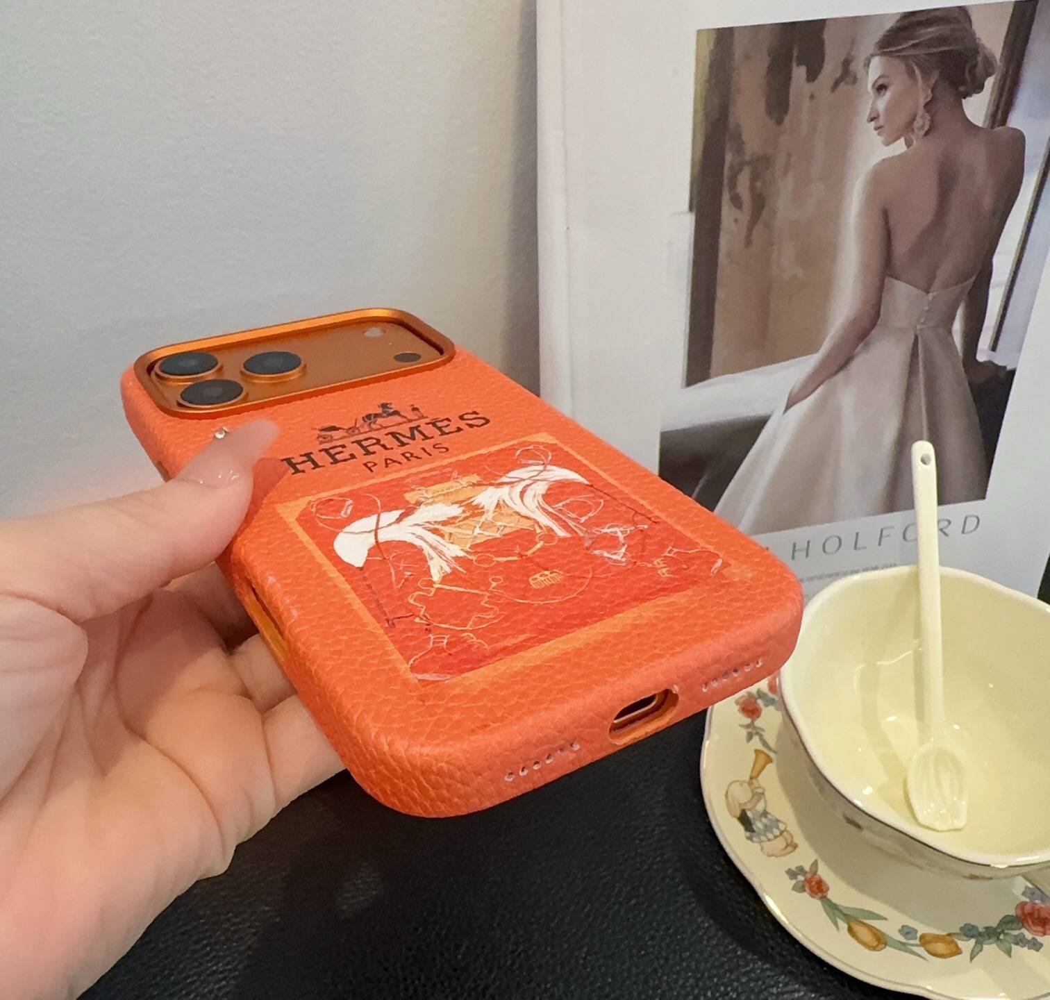 HERMES ライオン ロゴ iPhoneケース スマホケース iPhone 18シリーズ対応 レディース オレンジ - 画像 4