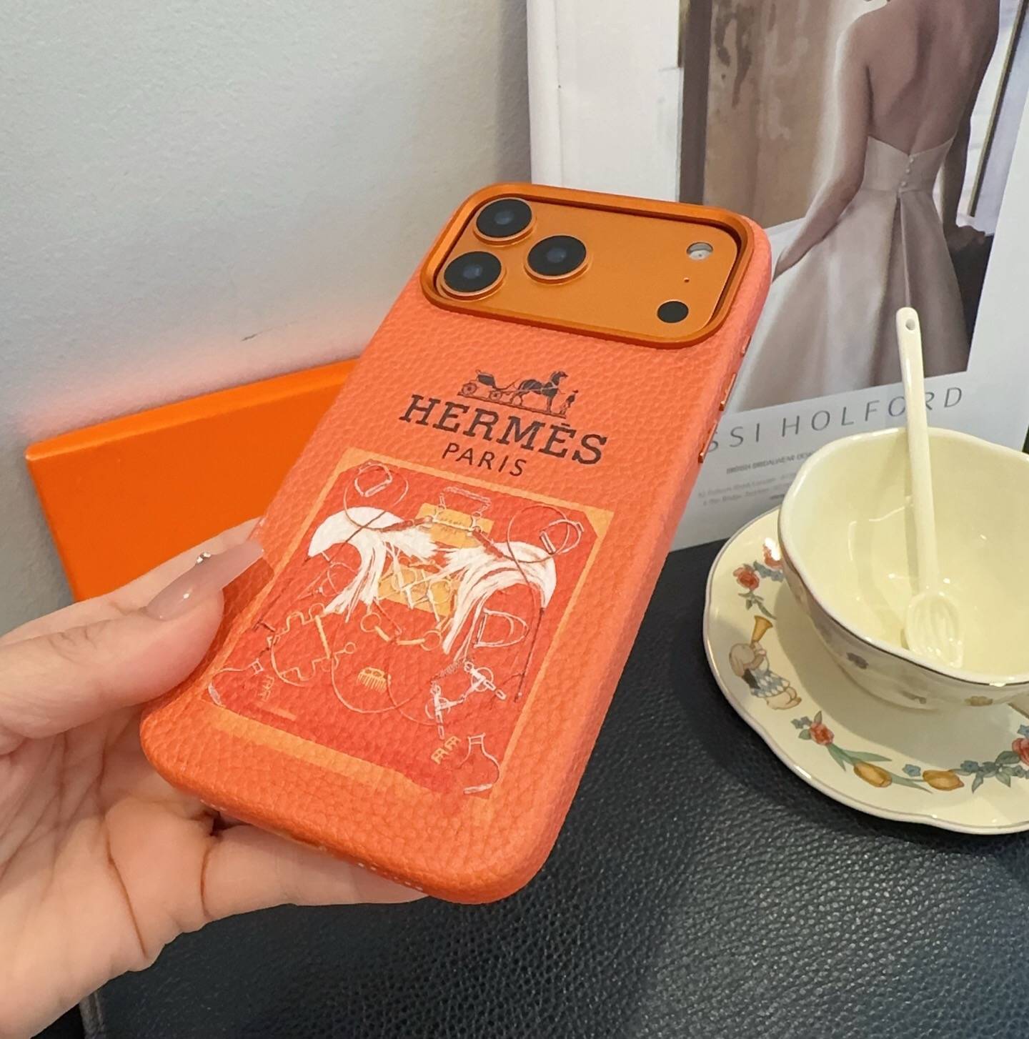 HERMES ライオン ロゴ iPhoneケース スマホケース iPhone 18シリーズ対応 レディース オレンジ - 画像 8