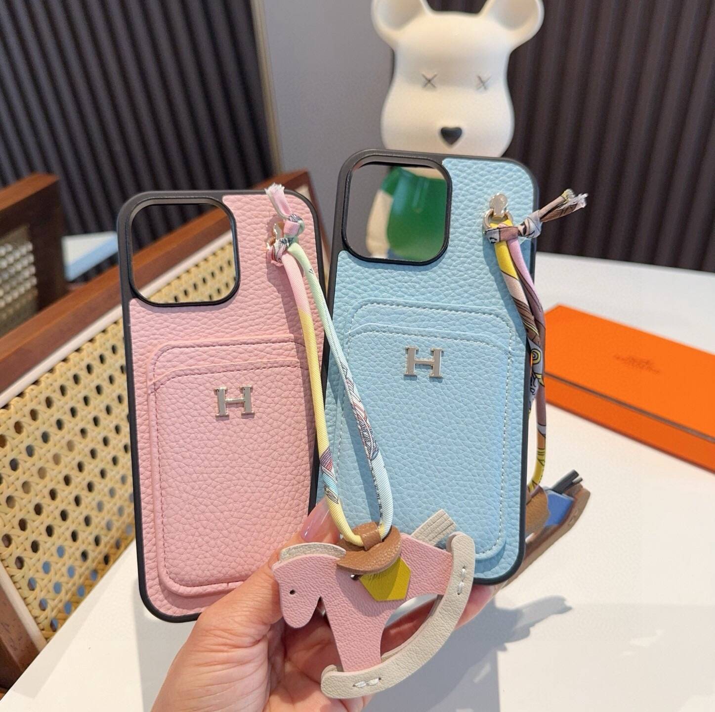 Hermes ヘルメス iPhone 18シリーズ対応 iPhoneケース スマホケース レディース ロゴ 二つ折り カード収納 - 画像 5