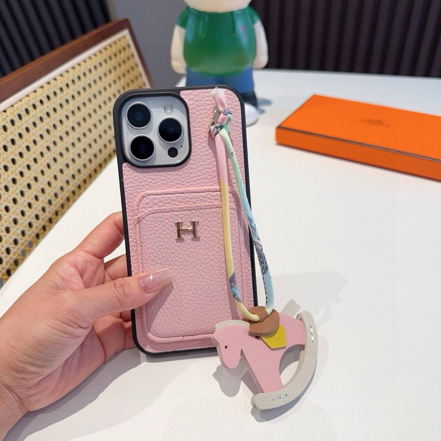 Hermes ヘルメス iPhone 18シリーズ対応 iPhoneケース スマホケース レディース ロゴ 二つ折り カード収納 - 画像 6