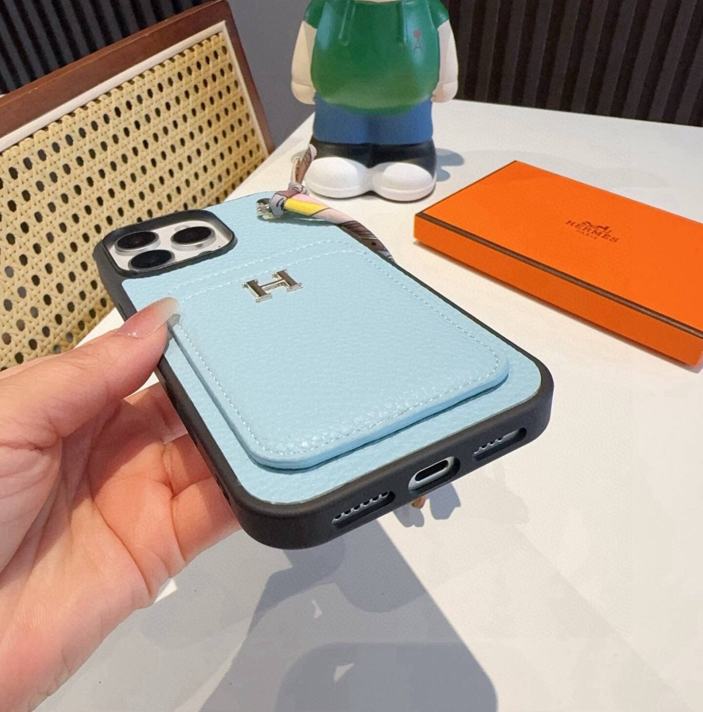 Hermes エルメス iPhone 18シリーズ対応 iPhoneケース スマホケース レディース ロゴ ハンドバッグ風 カード収納付き - 画像 4