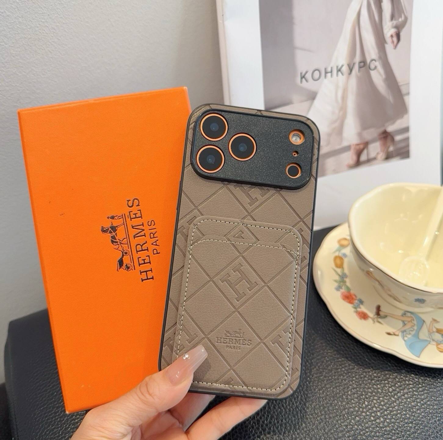 HERMES 愛馬仕 iPhone 18シリーズ対応 iPhoneケース スマホケース レディース ロゴ入り 手帳型 カード収納 ベージュ - 画像 7