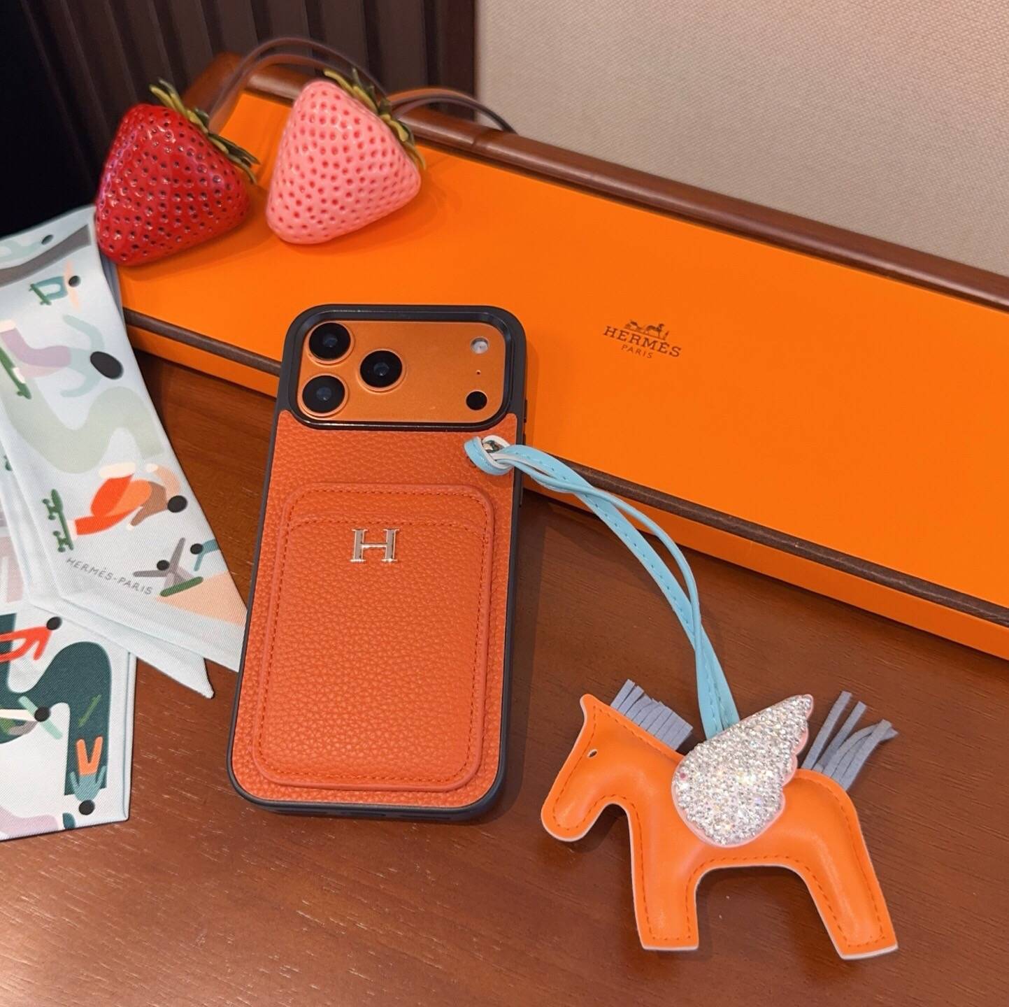 Hermes ヘルメス iPhone 18シリーズ対応 iPhoneケース スマホケース レディース ロゴ入り カード収納付き 手帳型 オレンジ - 画像 5