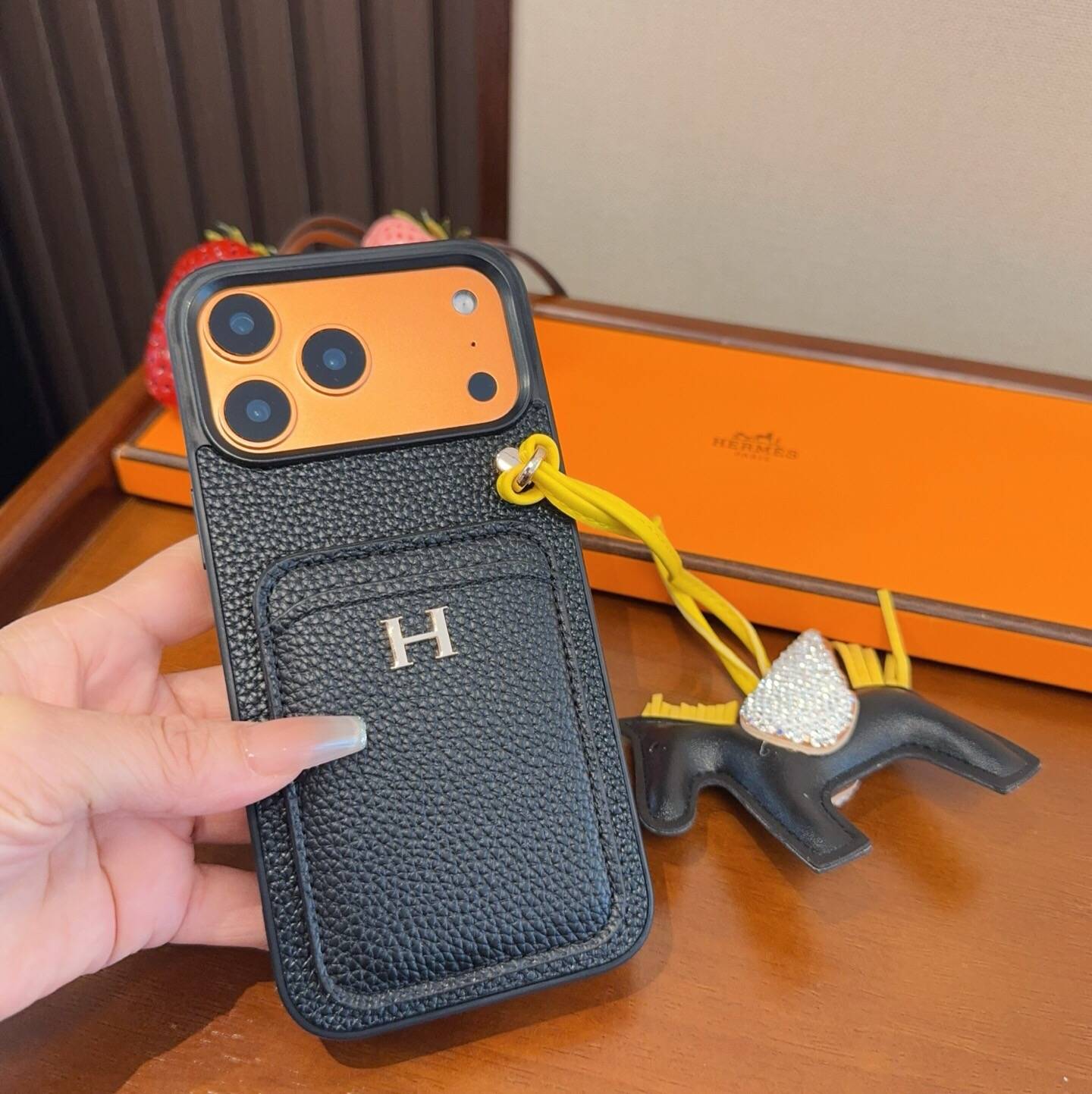 Herms ヘルメス iPhone 18シリーズ対応 iPhoneケース スマホケース レディース ロゴ入り カード収納付き - 画像 7