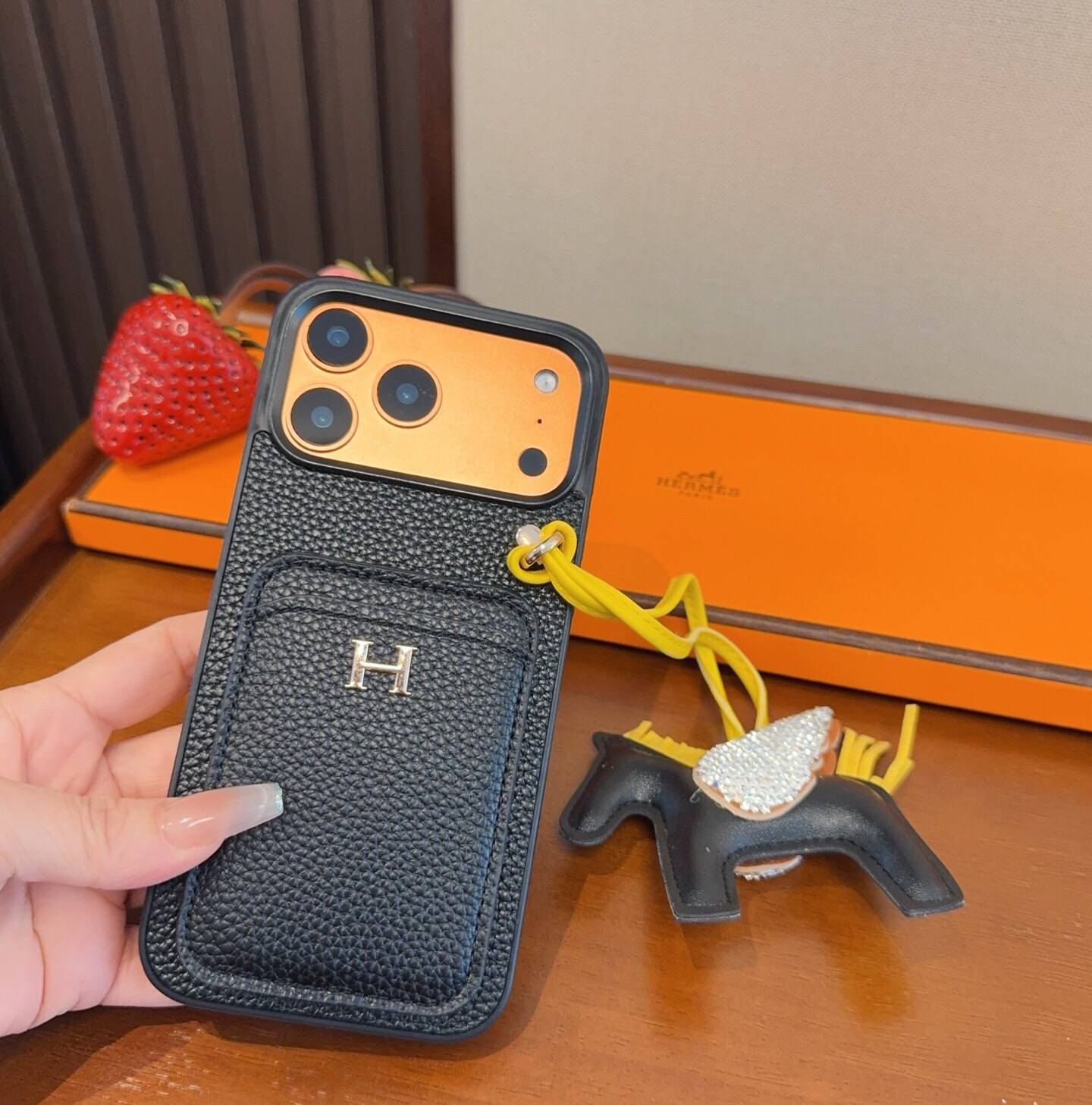 Herms ヘルメス iPhone 18シリーズ対応 iPhoneケース スマホケース レディース ロゴ入り カード収納付き - 画像 8