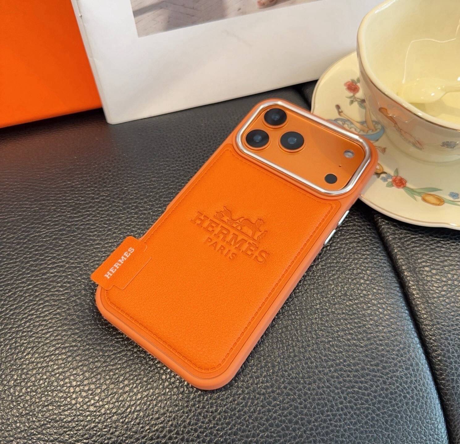 Hermes ランダムオレンジ iPhone 18シリーズ対応 iPhoneケース スマホケース レディース ロゴ入り カード収納付き - 画像 2