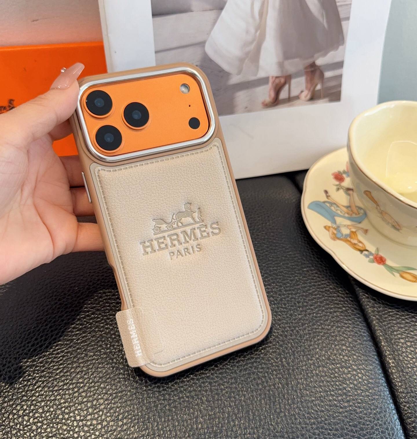 HERMES ルブタン iPhone 18シリーズ対応 iPhoneケース スマホケース レディース ロゴ入り ファブリック風 - 画像 6