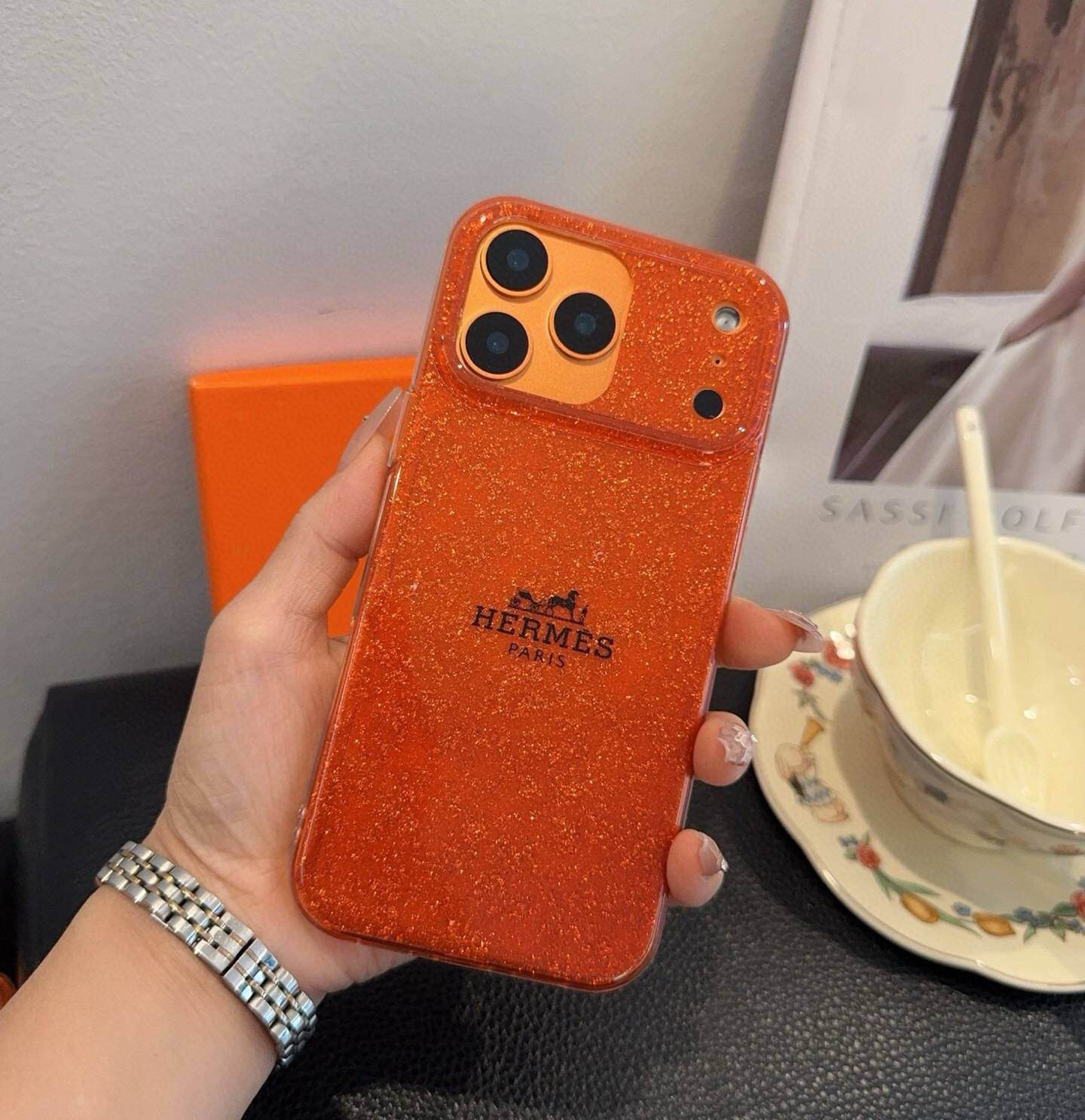 HERMES ランダム柄 iPhone 18シリーズ対応 iPhoneケース スマホケース レディース オレンジ グリッター - 画像 3