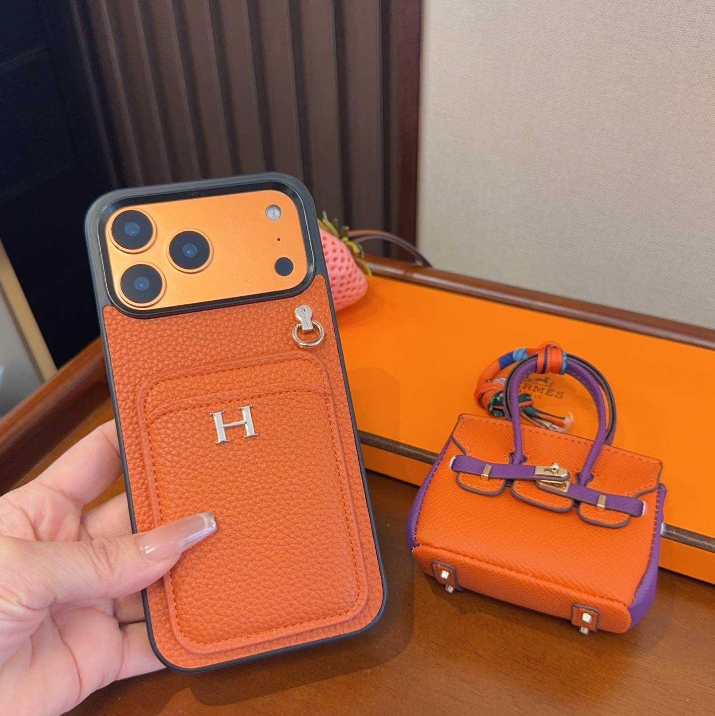 979 アイフォンケース スマホケース iPhone 18シリーズ対応 レディース ロゴ入り カード収納付き - 画像 5