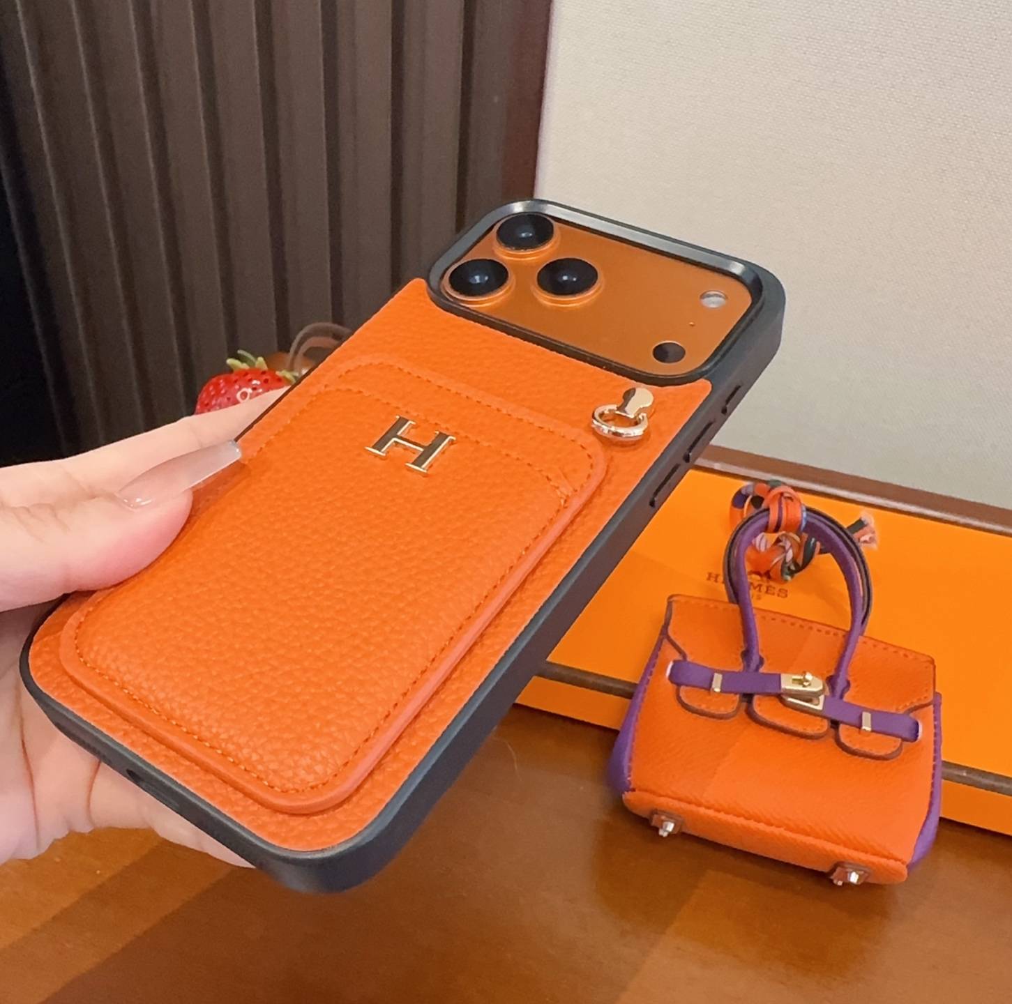 979 アイフォンケース スマホケース iPhone 18シリーズ対応 レディース ロゴ入り カード収納付き - 画像 8