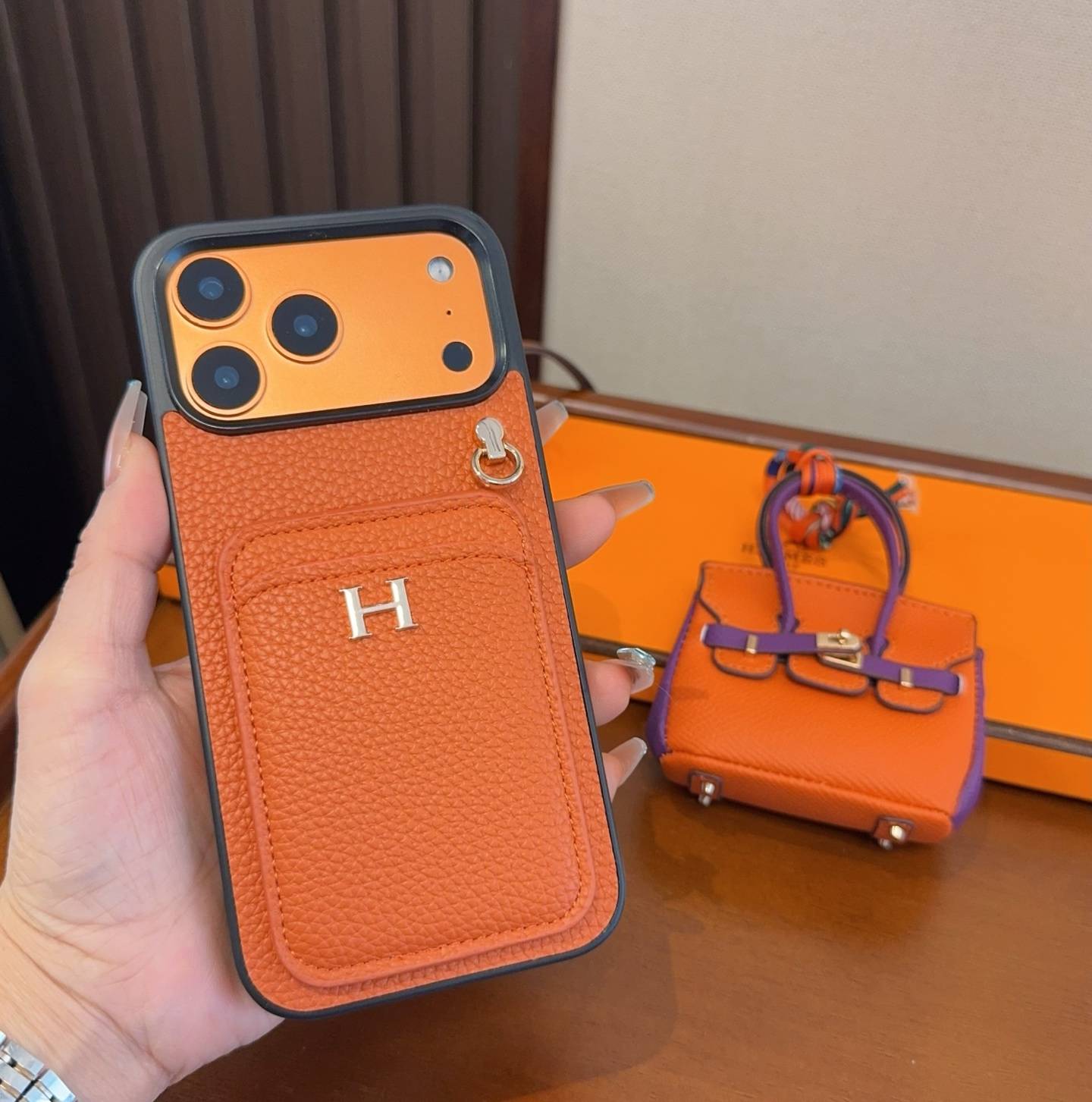 979 アイフォンケース スマホケース iPhone 18シリーズ対応 レディース ロゴ入り カード収納付き - 画像 9