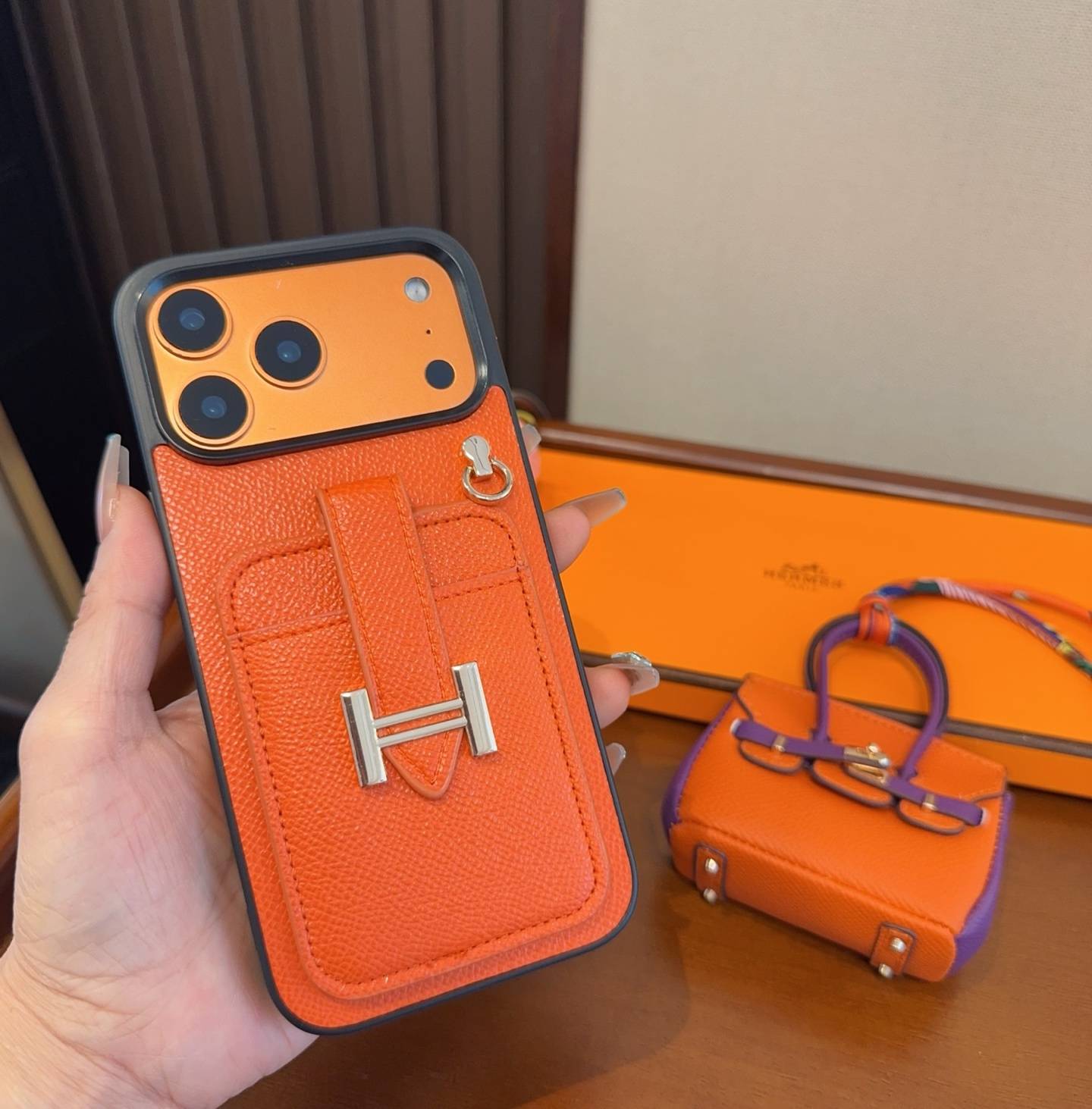 Herms バーゲン iPhone 18シリーズ対応 iPhoneケース スマホケース レディース ロゴ入り オレンジ - 画像 3