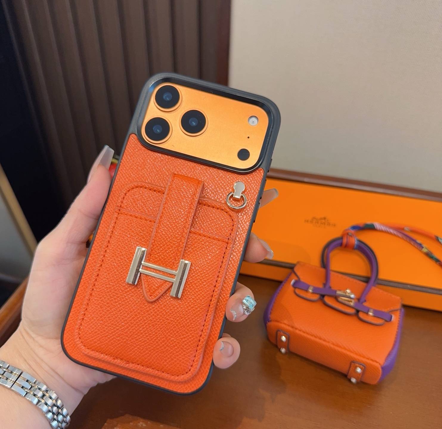 Herms バーゲン iPhone 18シリーズ対応 iPhoneケース スマホケース レディース ロゴ入り オレンジ - 画像 4
