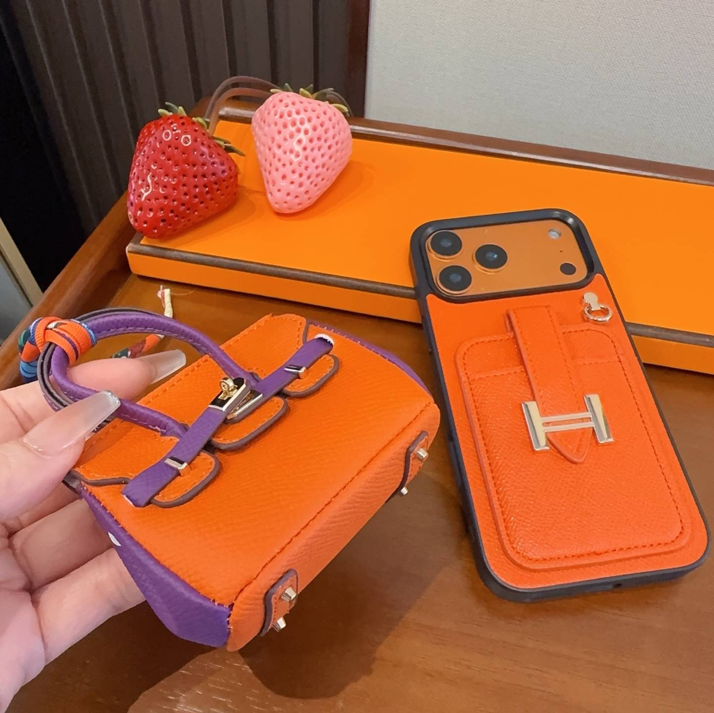 Herms バーゲン iPhone 18シリーズ対応 iPhoneケース スマホケース レディース ロゴ入り オレンジ - 画像 7