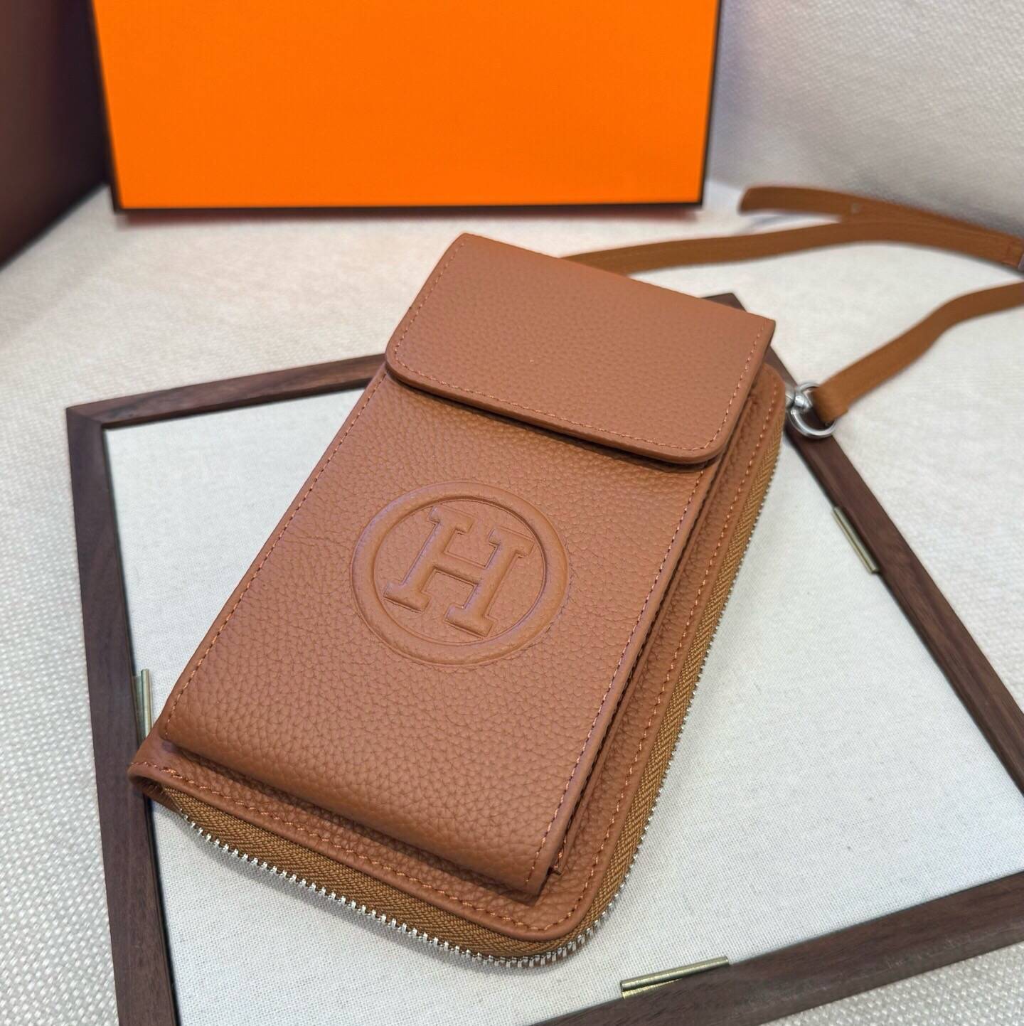 HERMES 愛馬仕 iPhoneケース スマホケース iPhone 18シリーズ対応 レディース ショルダー付き カード収納 ロゴ入り - 画像 8