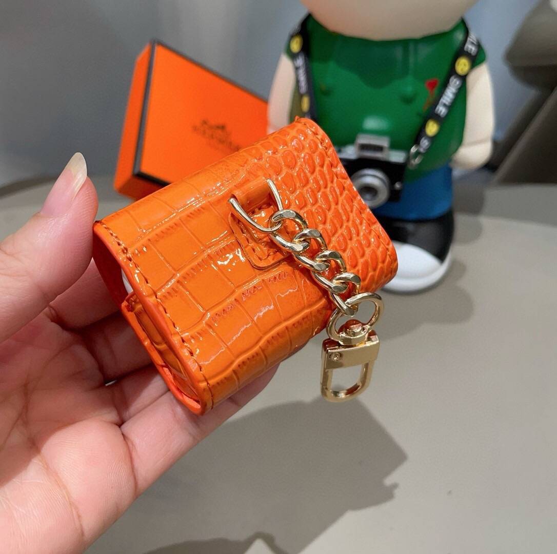 HERMES 愛馬仕 iPhoneケース スマホケース iPhone 18シリーズ対応 レディース ロゴ入り クロコダイル柄 ショルダー付き - 画像 2