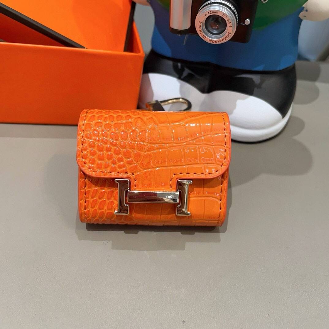 HERMES 愛馬仕 iPhoneケース スマホケース iPhone 18シリーズ対応 レディース ロゴ入り クロコダイル柄 ショルダー付き - 画像 3