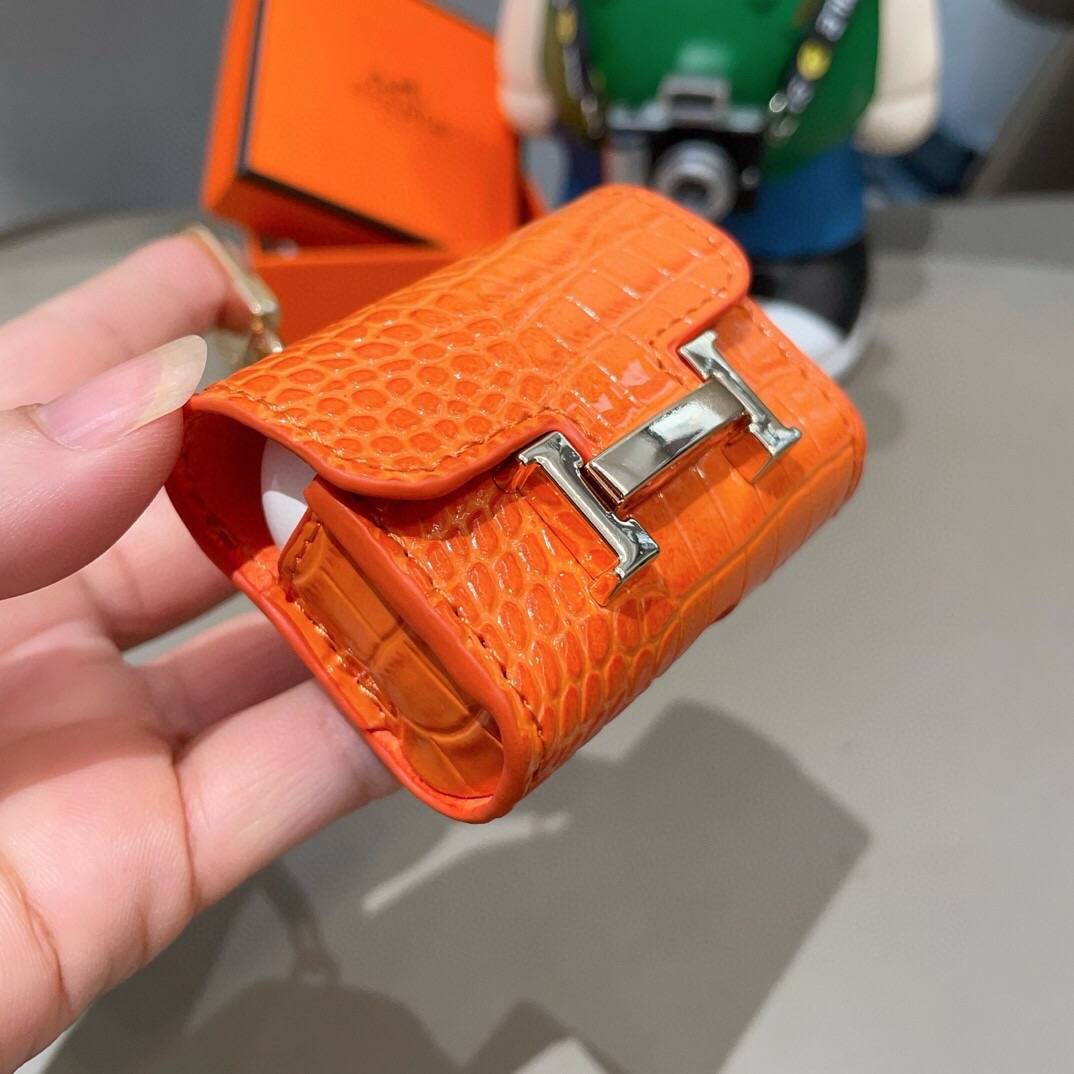 HERMES 愛馬仕 iPhoneケース スマホケース iPhone 18シリーズ対応 レディース ロゴ入り クロコダイル柄 ショルダー付き - 画像 5