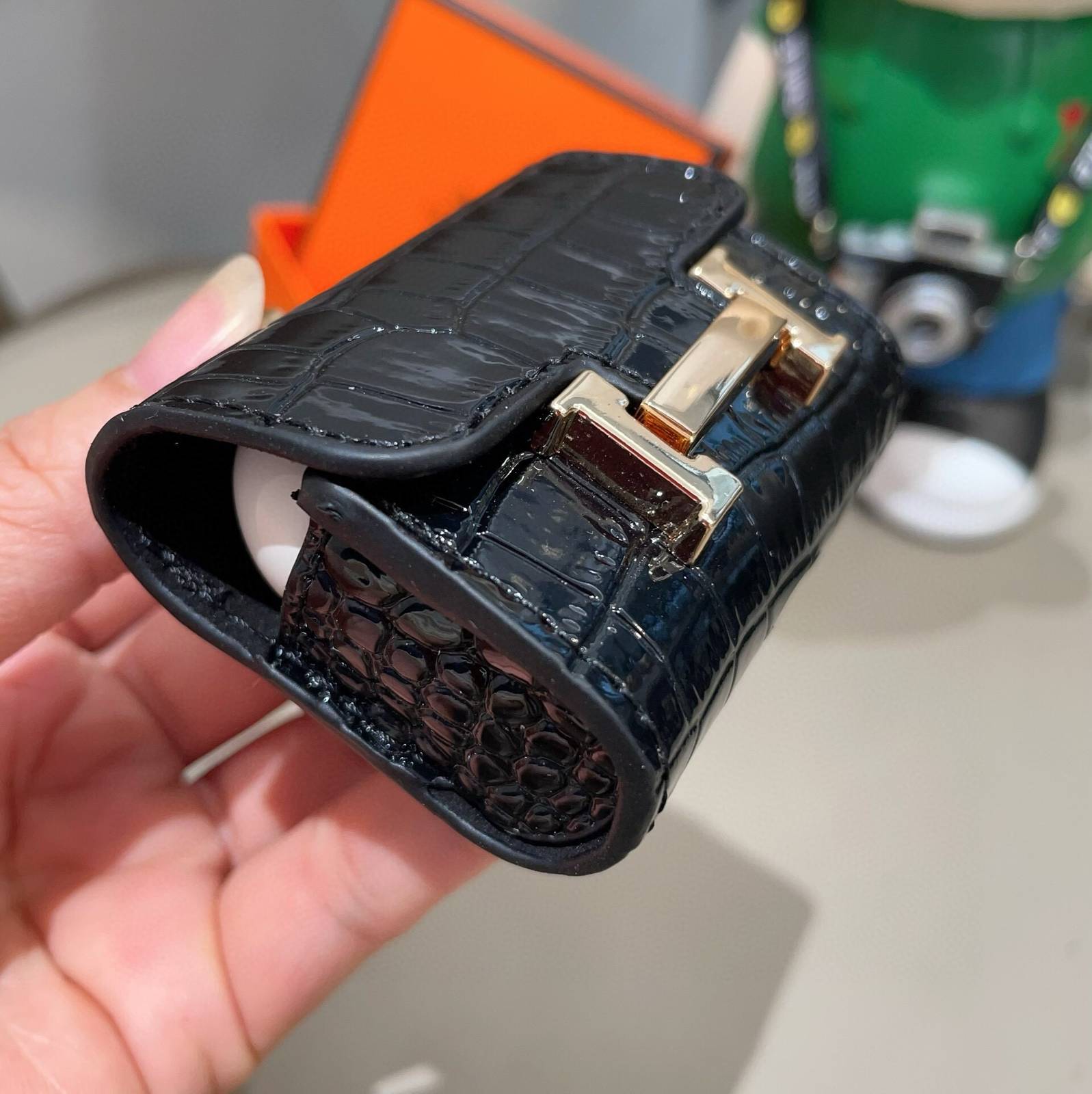 HERMS ヘルメス iPhoneケース スマホケース 全機種対応 レディース クロコダイル柄 ロゴ入り - 画像 3