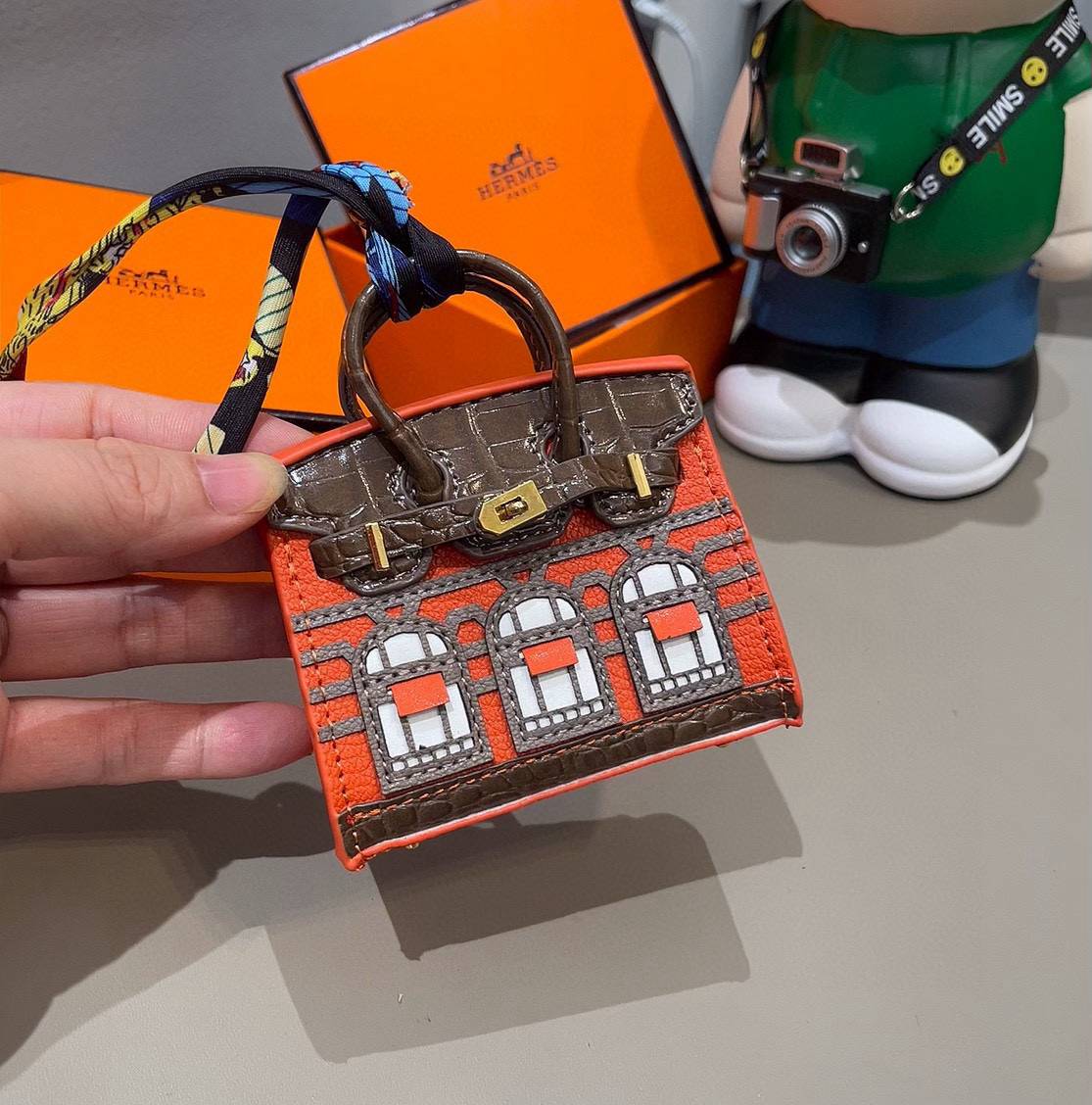 Hermes ヘルメス iPhone 18シリーズ対応 iPhoneケース スマホケース レディース ミニポーチ ブルゾン ロゴ入り