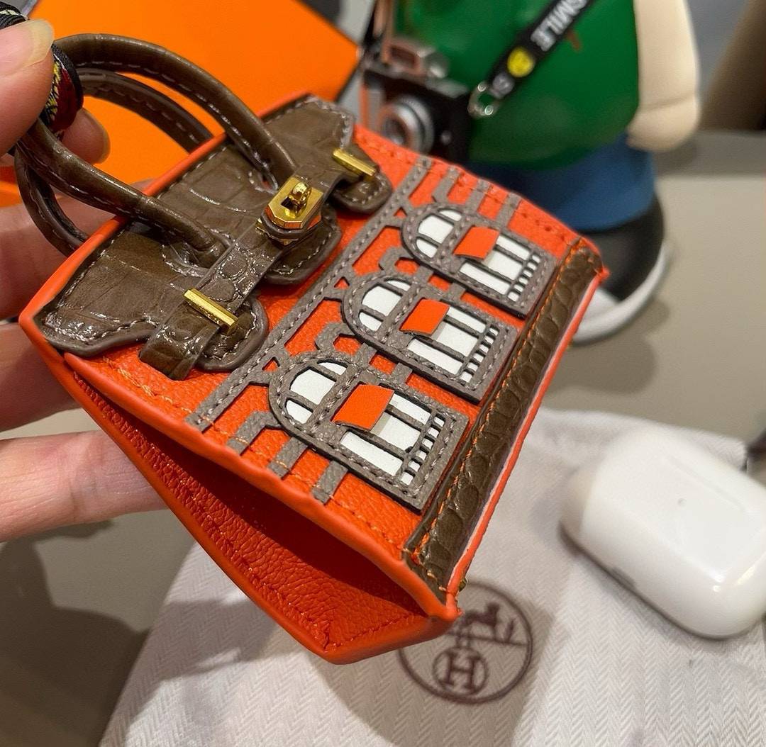 Hermes ヘルメス iPhone 18シリーズ対応 iPhoneケース スマホケース レディース ミニポーチ ブルゾン ロゴ入り - 画像 4