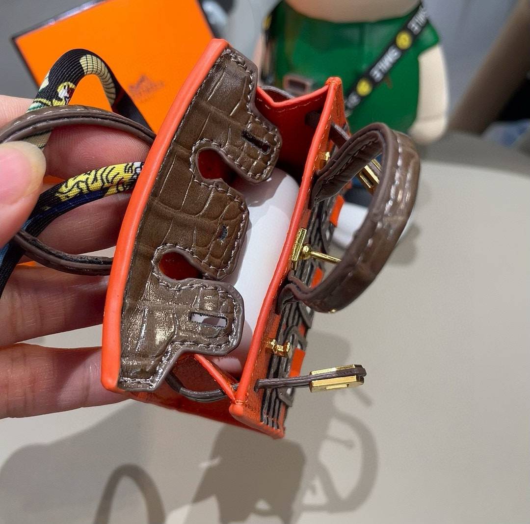 Hermes ヘルメス iPhone 18シリーズ対応 iPhoneケース スマホケース レディース ミニポーチ ブルゾン ロゴ入り - 画像 6