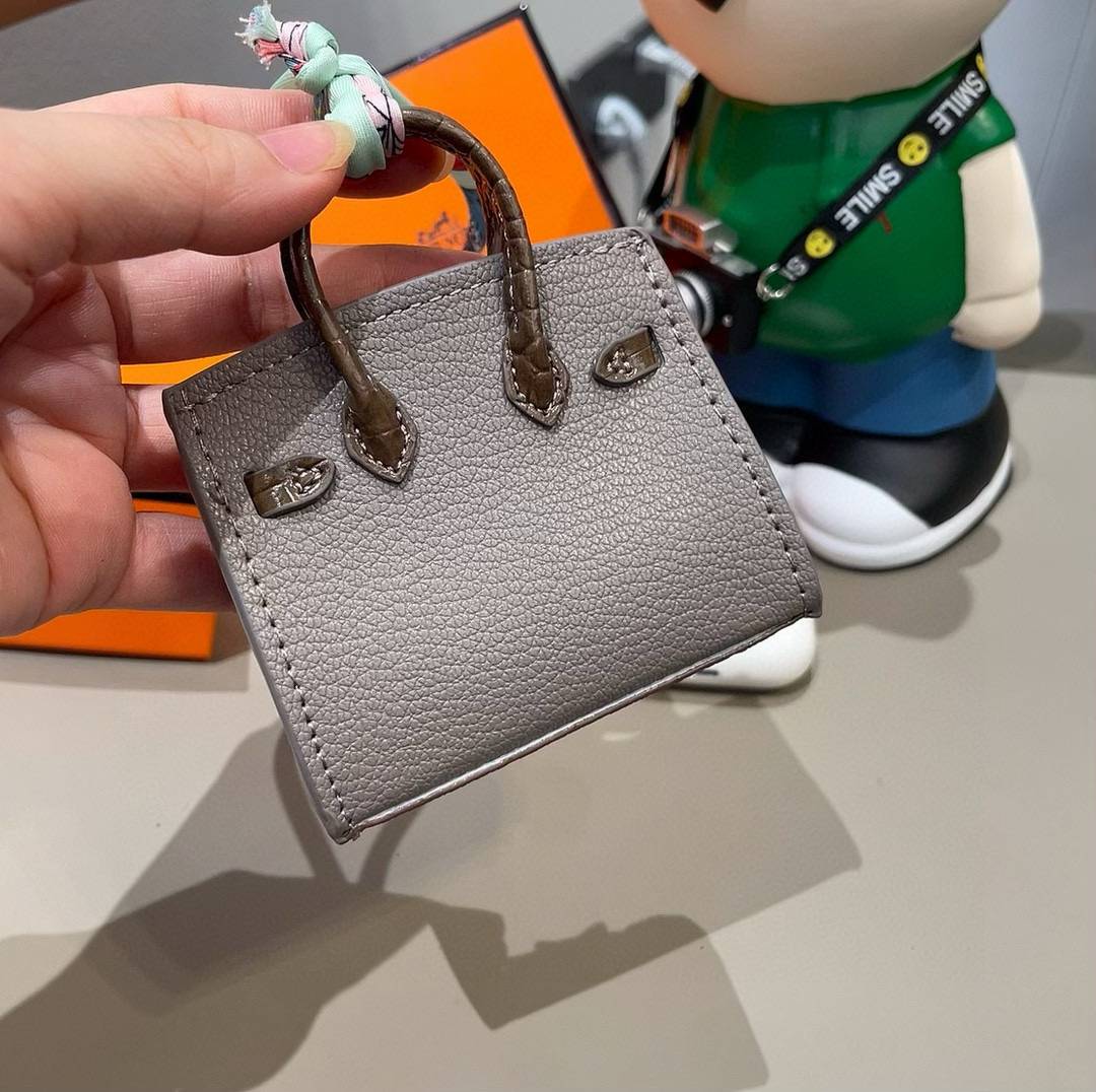 HERMES ランプル ミニ铂金包挂件 iPhone 18シリーズ対応 iPhoneケース スマホケース レディース ロゴ入り ブラウン - 画像 4