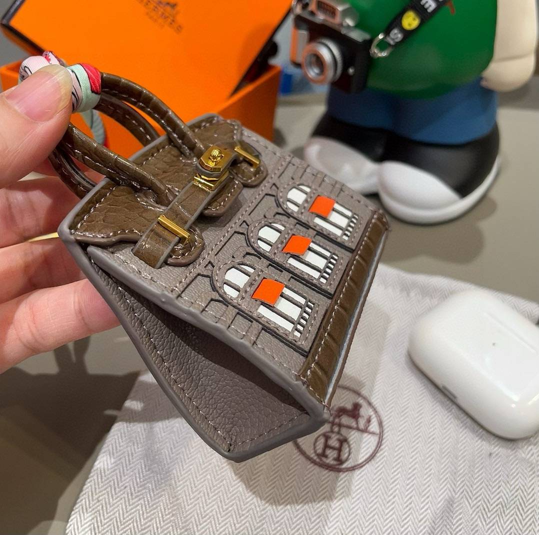 HERMES ランプル ミニ铂金包挂件 iPhone 18シリーズ対応 iPhoneケース スマホケース レディース ロゴ入り ブラウン - 画像 7