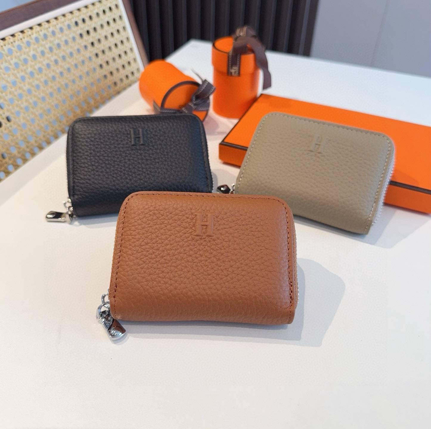 HERMES 愛馬仕 iPhone 18シリーズ対応 iPhoneケース スマホケース レディース ロゴ入り カード収納付き - 画像 5