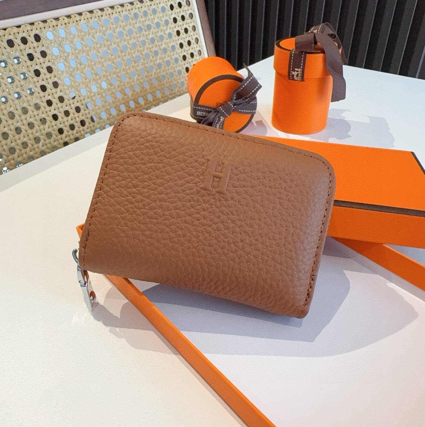 HERMES 愛馬仕 iPhone 18シリーズ対応 iPhoneケース スマホケース レディース ロゴ入り カード収納付き - 画像 7