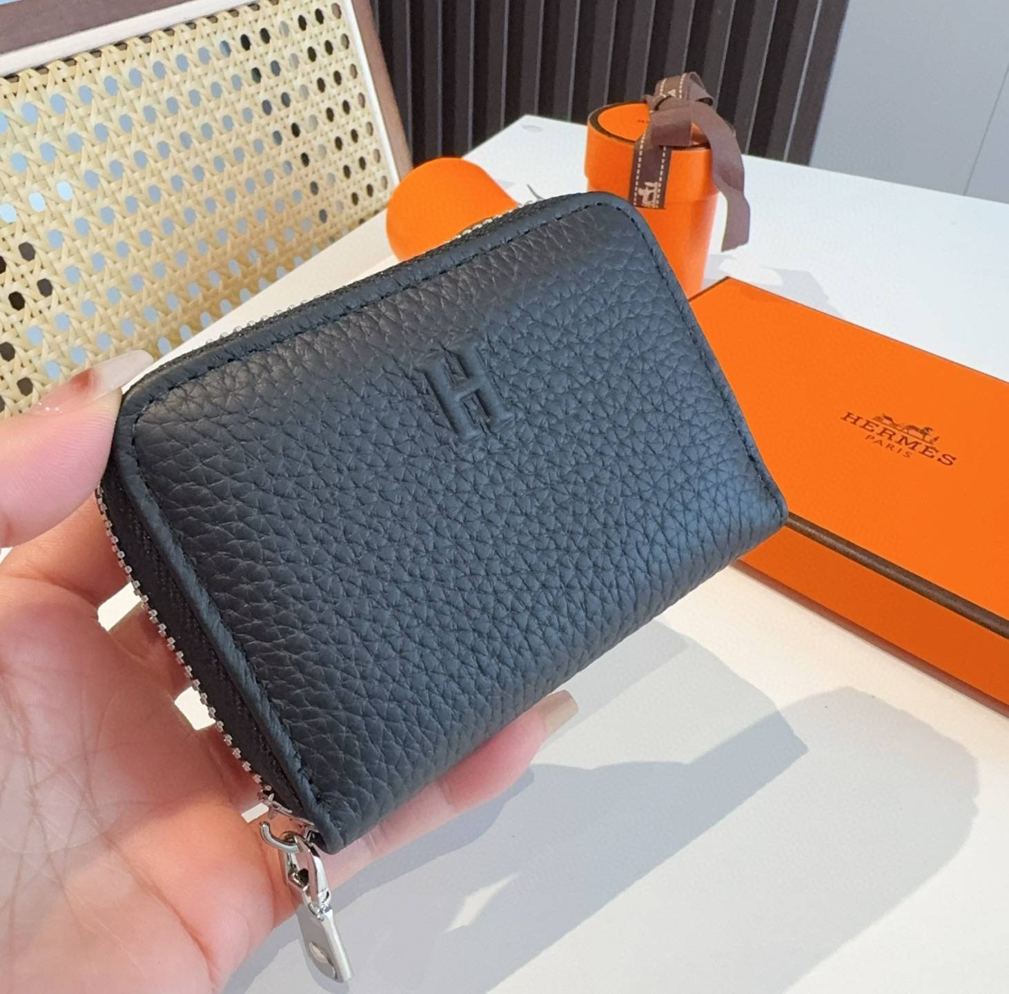 Hermes アイフォンケース スマホケース iPhone 18シリーズ対応 レディース ロゴ入り カード収納付き - 画像 7