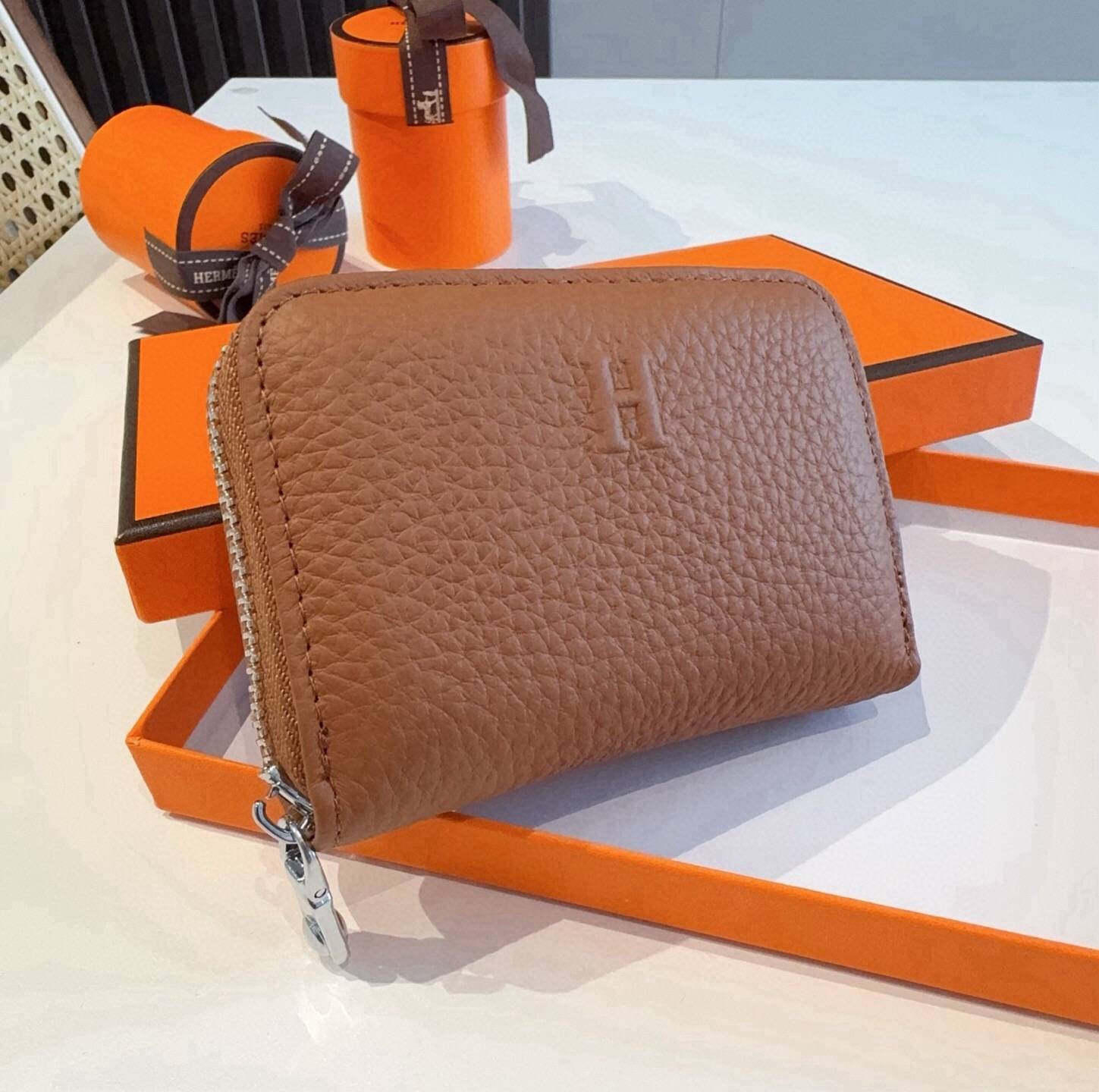 Hermes 愛馬仕 iPhoneケース スマホケース iPhone 18シリーズ対応 レディース ロゴ入り カード収納付き ブラウン - 画像 4