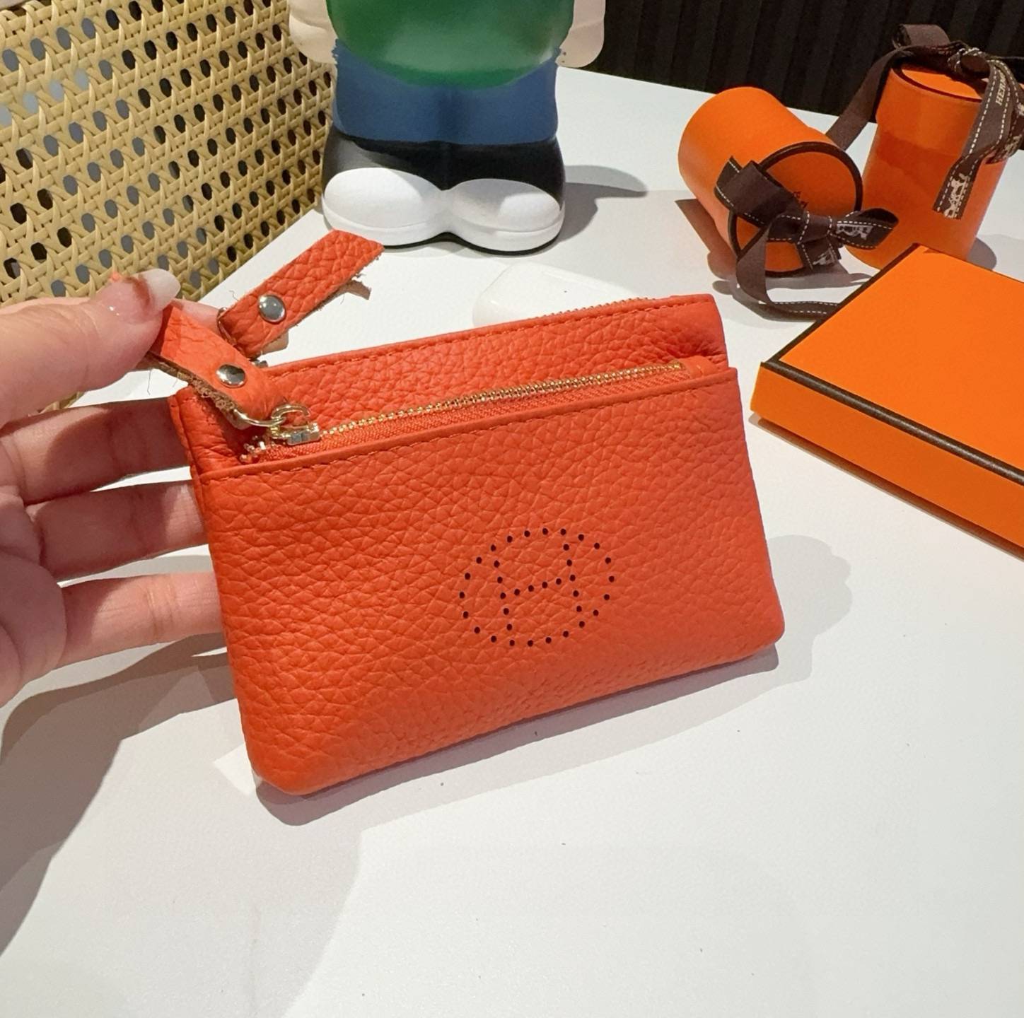 Hermes ヘルムズ iPhoneケース スマホケース iPhone 18シリーズ対応 レディース ロゴ入り オレンジ