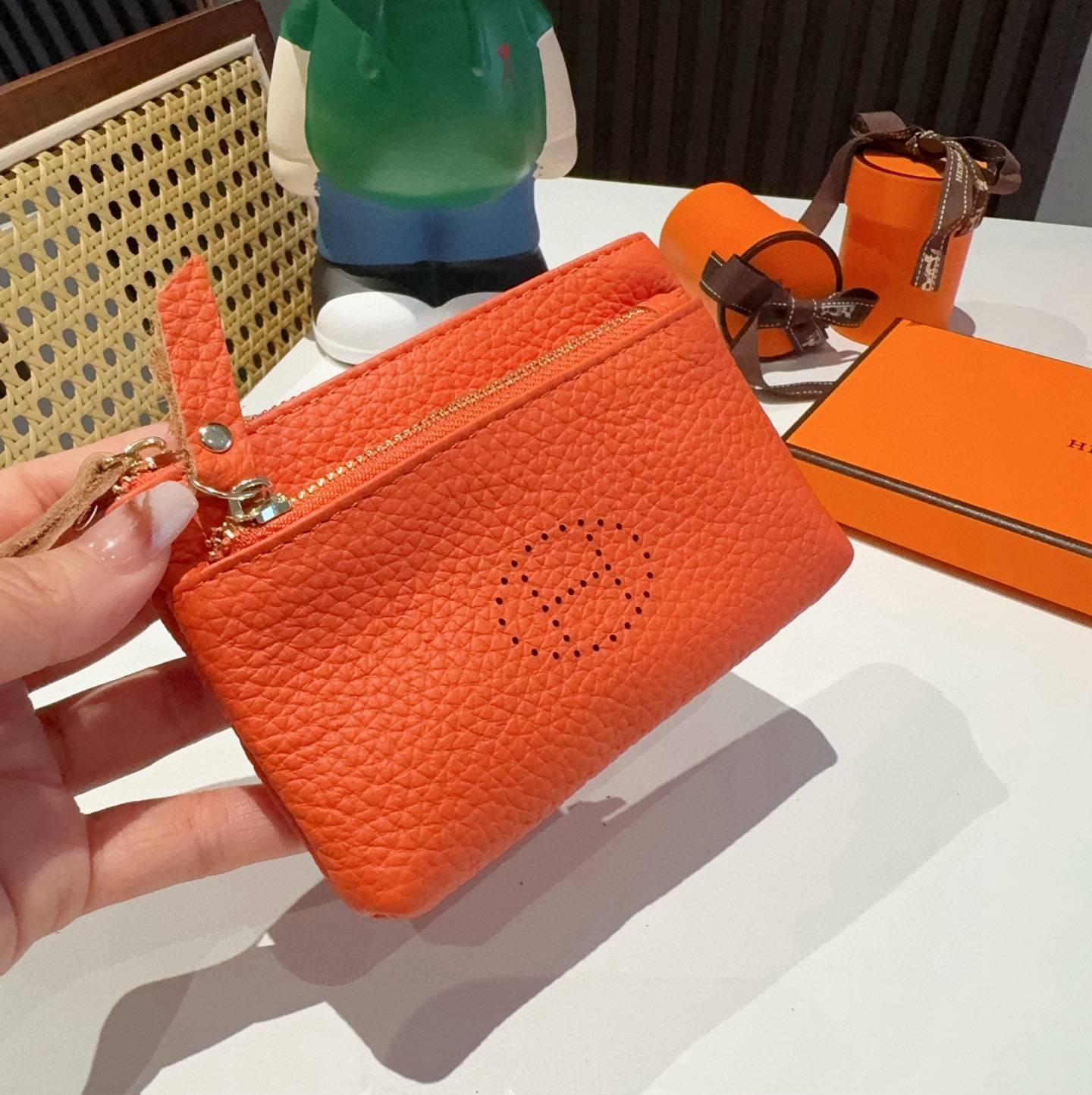 Hermes ヘルムズ iPhoneケース スマホケース iPhone 18シリーズ対応 レディース ロゴ入り オレンジ - 画像 3