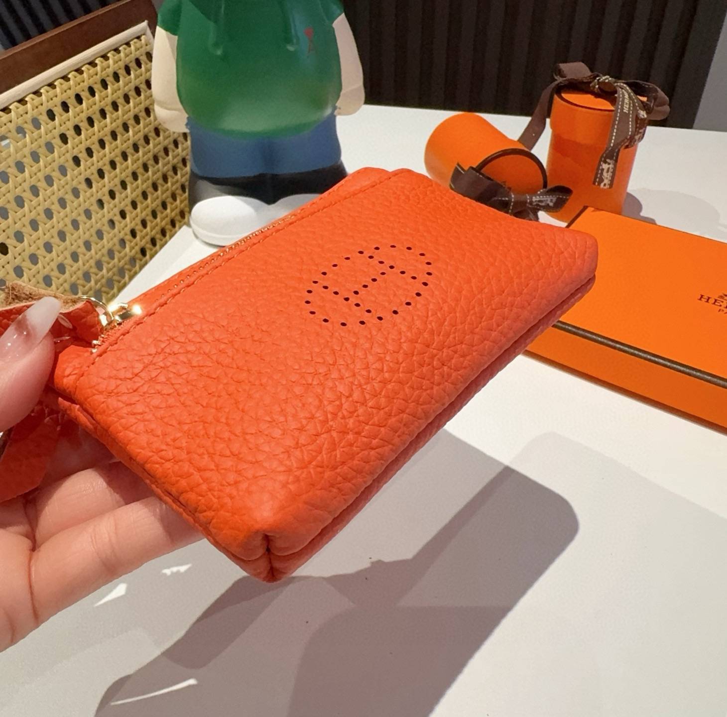 Hermes ヘルムズ iPhoneケース スマホケース iPhone 18シリーズ対応 レディース ロゴ入り オレンジ - 画像 5