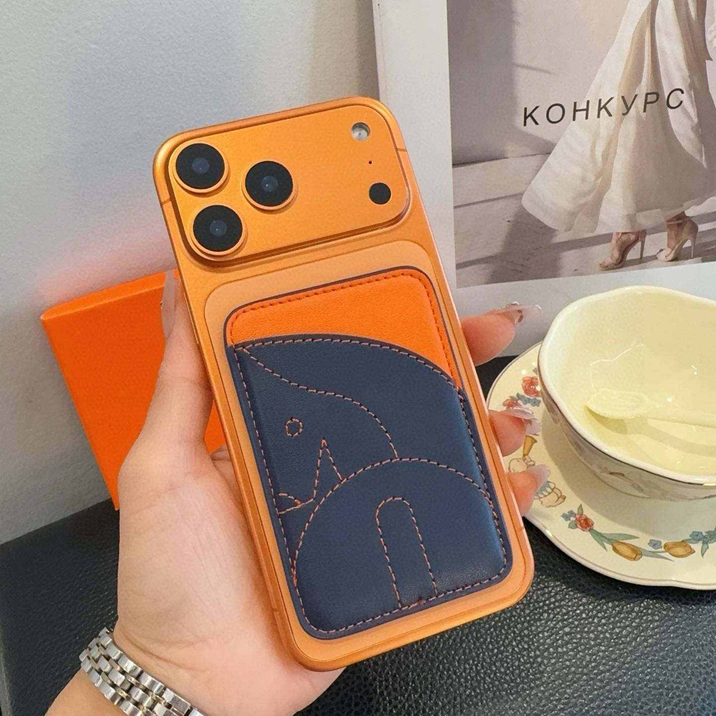 HERMES 愛馬仕 iPhoneケース スマホケース iPhone 18シリーズ対応 レディース ロゴ入り カード収納