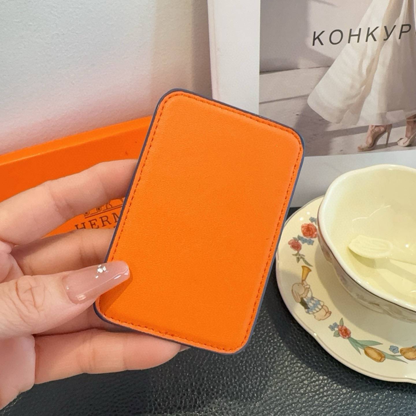 HERMES 愛馬仕 iPhoneケース スマホケース iPhone 18シリーズ対応 レディース ロゴ入り カード収納 - 画像 6