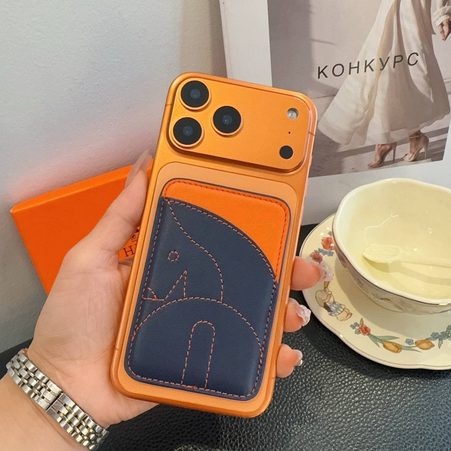HERMES 愛馬仕 iPhoneケース スマホケース iPhone 18シリーズ対応 レディース ロゴ入り カード収納 - 画像 9