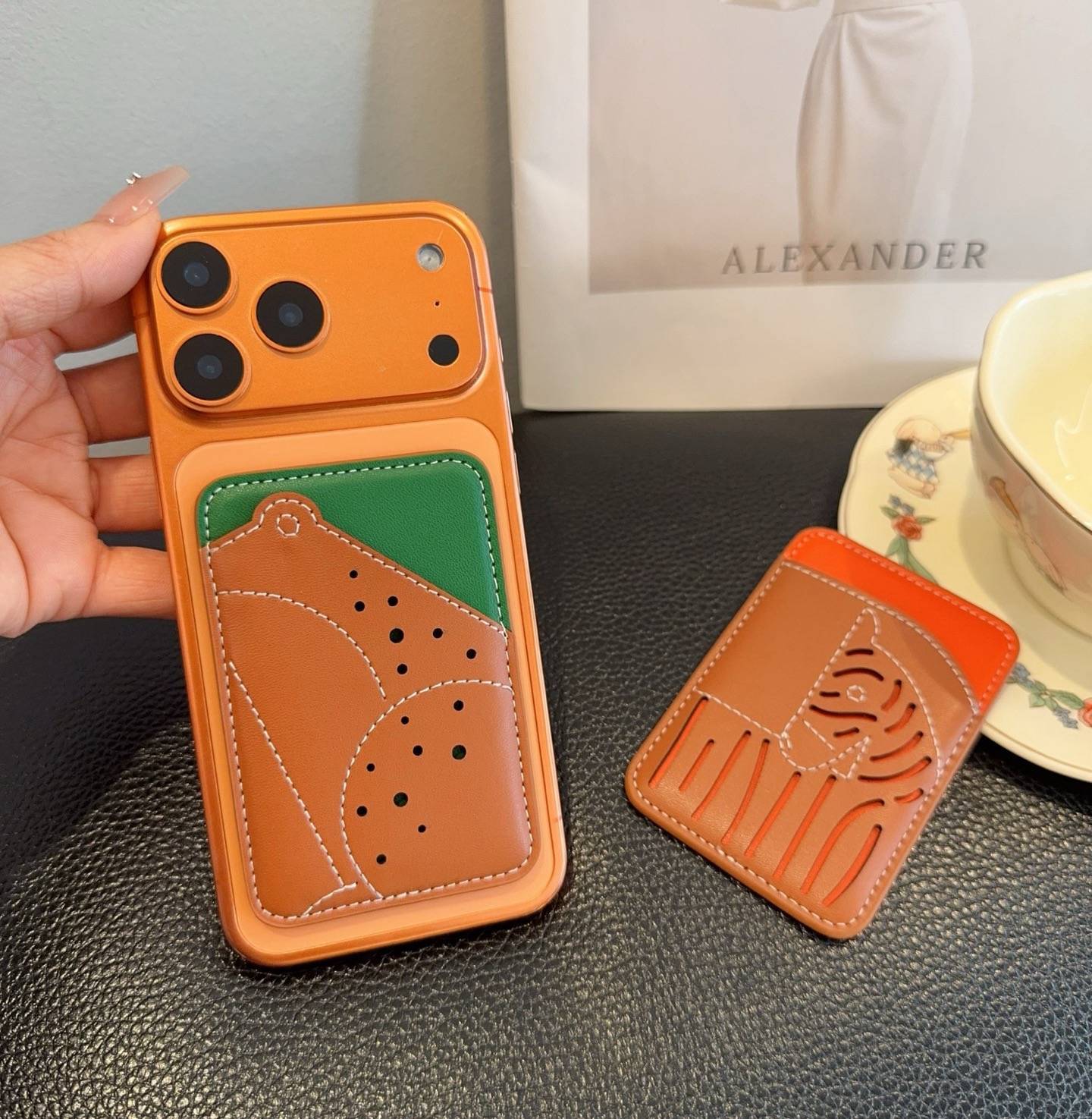 Hermes アルマーニ iPhone 18シリーズ対応 iPhoneケース スマホケース レディース カード収納 デザイン - 画像 4