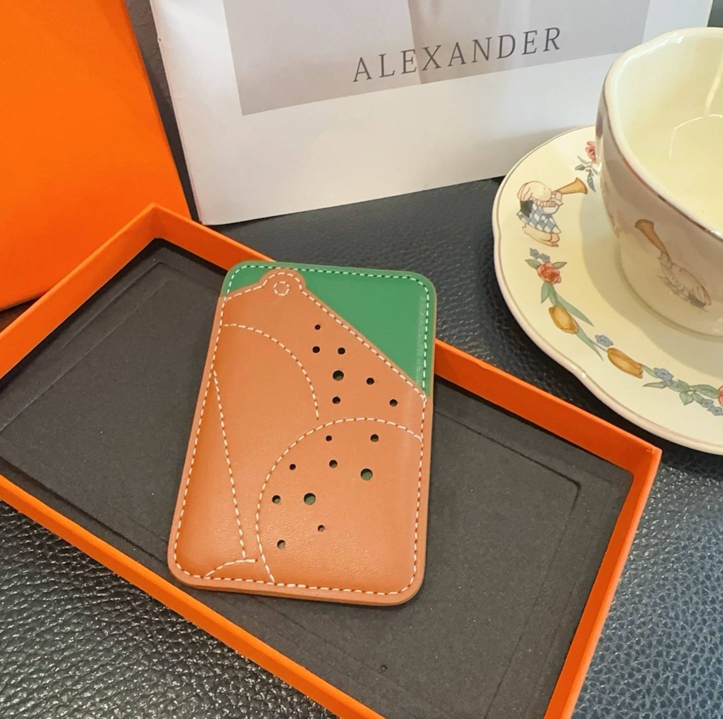 Hermes アルマーニ iPhone 18シリーズ対応 iPhoneケース スマホケース レディース カード収納 デザイン - 画像 5