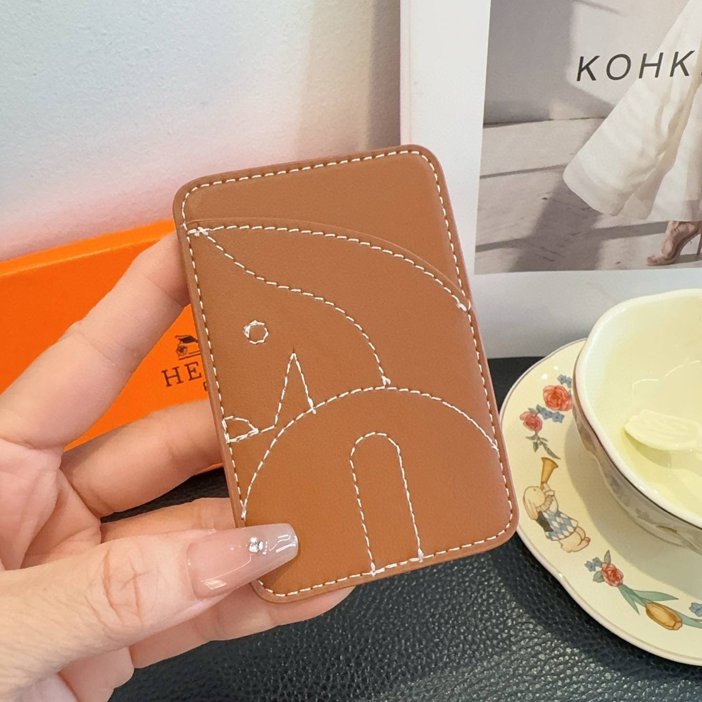 Hermes アルマーニ iPhone 18シリーズ対応 iPhoneケース スマホケース レディース カード収納 ロゴ入り ブラウン - 画像 6