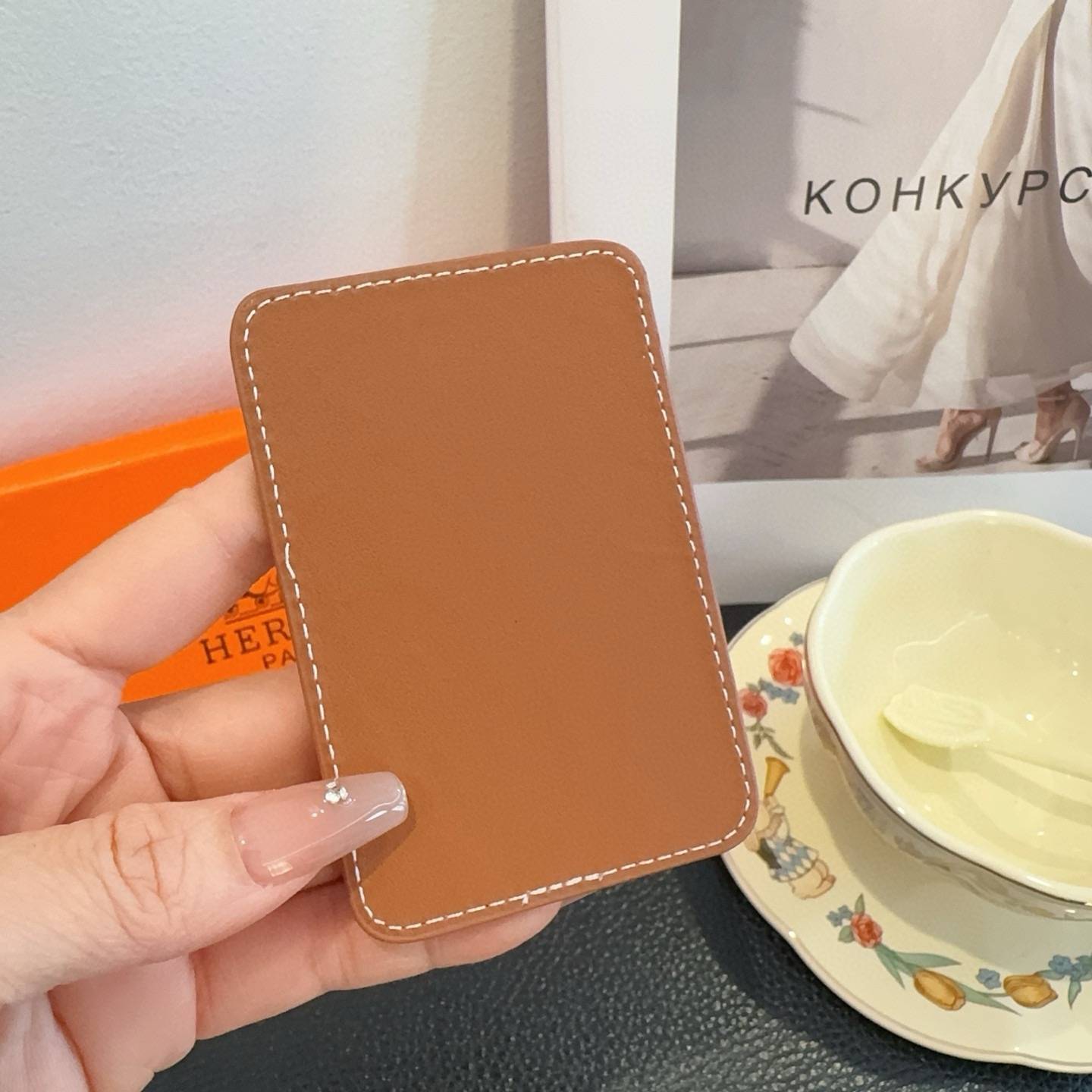 Hermes アルマーニ iPhone 18シリーズ対応 iPhoneケース スマホケース レディース カード収納 ロゴ入り ブラウン - 画像 7