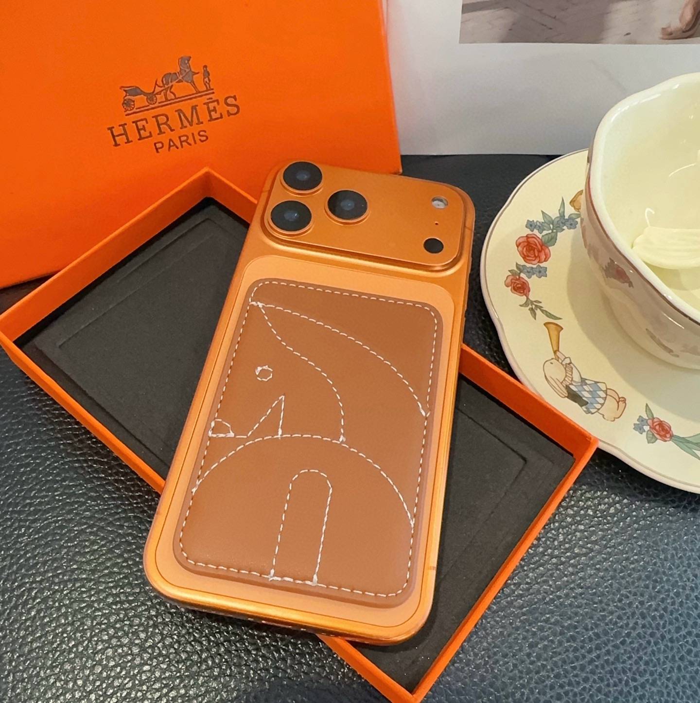 Hermes アルマーニ iPhone 18シリーズ対応 iPhoneケース スマホケース レディース カード収納 ロゴ入り ブラウン - 画像 9