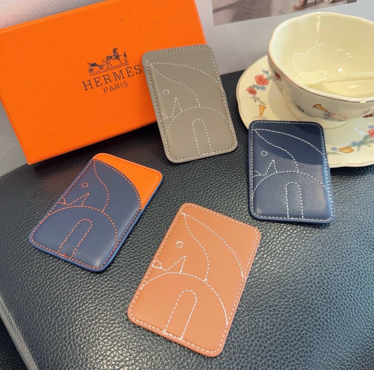 HERMES アイフォンケース スマホケース iPhone 18シリーズ対応 レディース ロゴ マグネット カード収納 - 画像 2